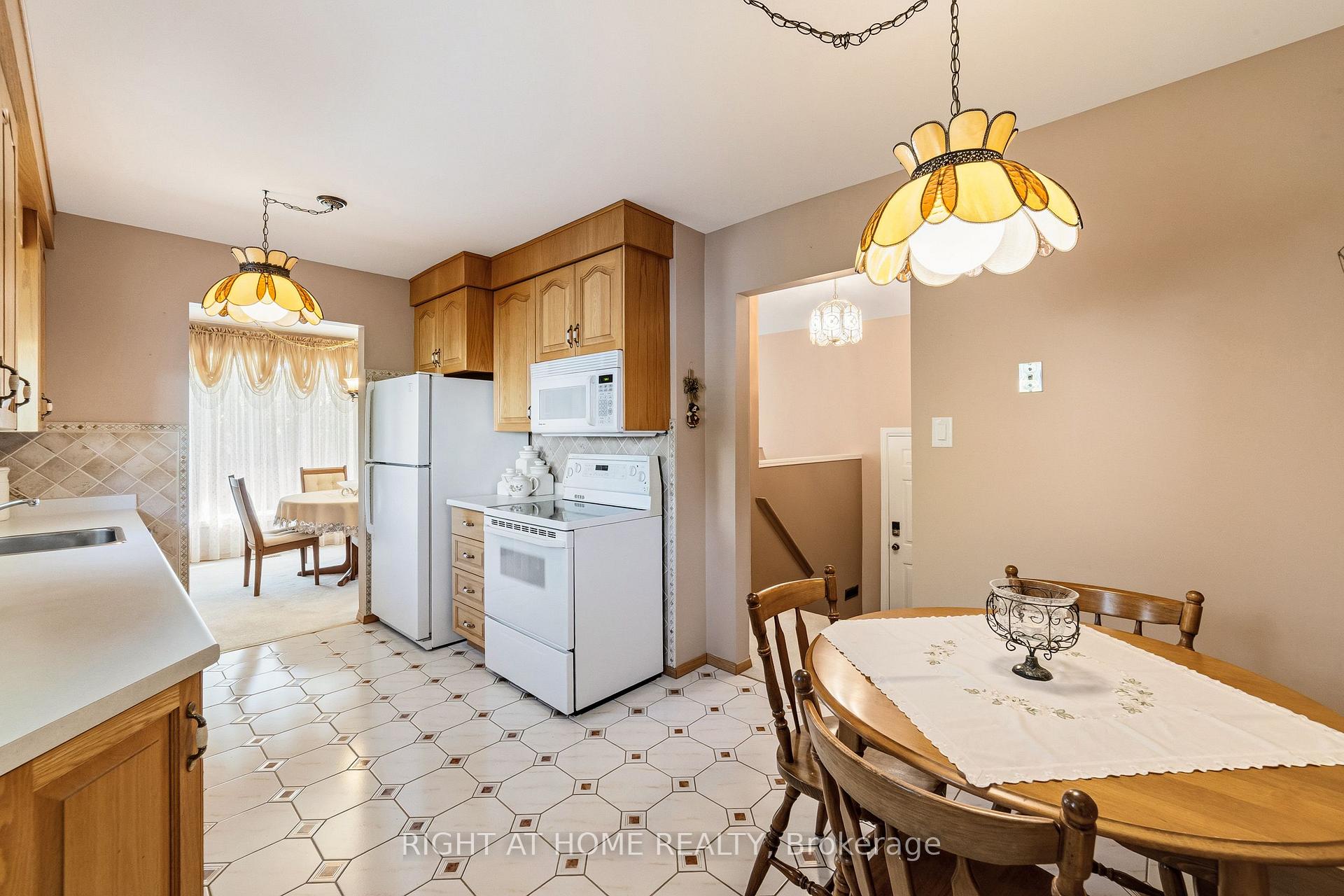Photo 14 of 450 Brigadoon Drive, Hamilton, Gourley — HOMEH