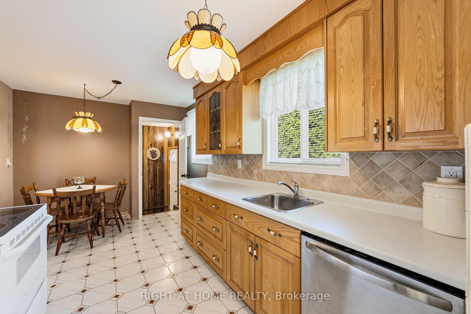 Photo 16 of 450 Brigadoon Drive, Hamilton, Gourley — HOMEH