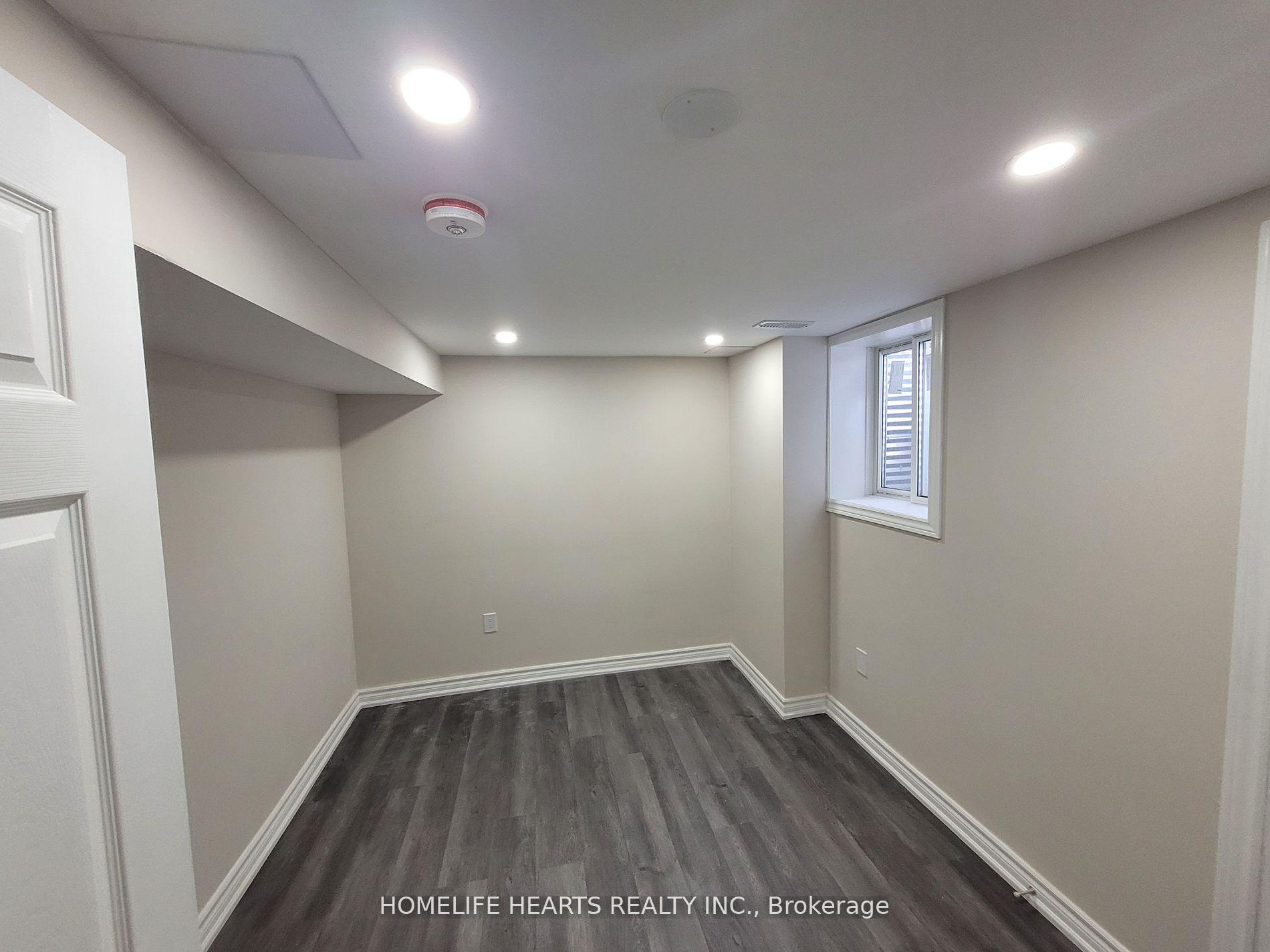 Photo 5 of Unit Bsmt, 1107 Thoresby Drive, Oakville, Clearview — HOMEH