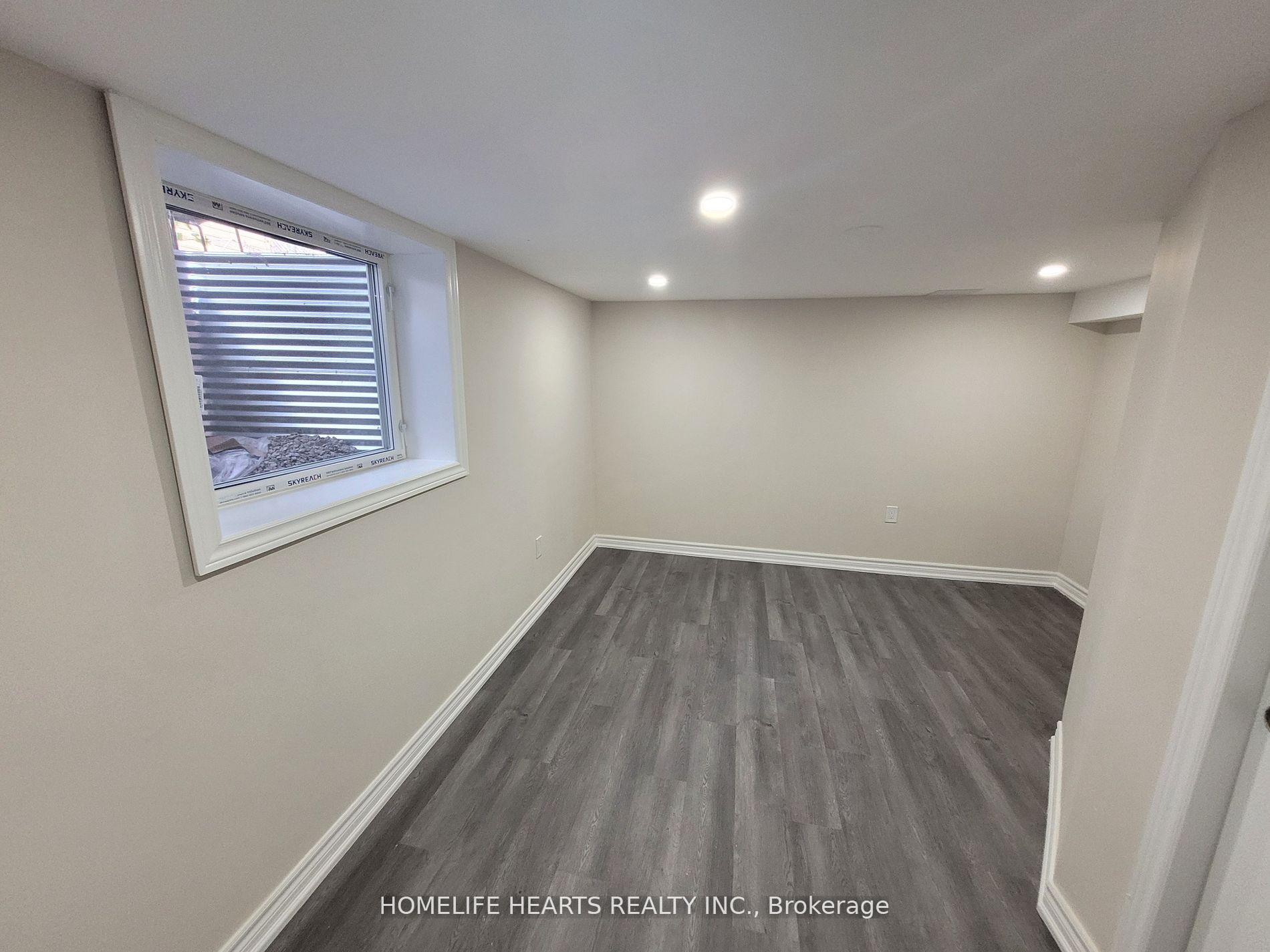 Photo 6 of Unit Bsmt, 1107 Thoresby Drive, Oakville, Clearview — HOMEH