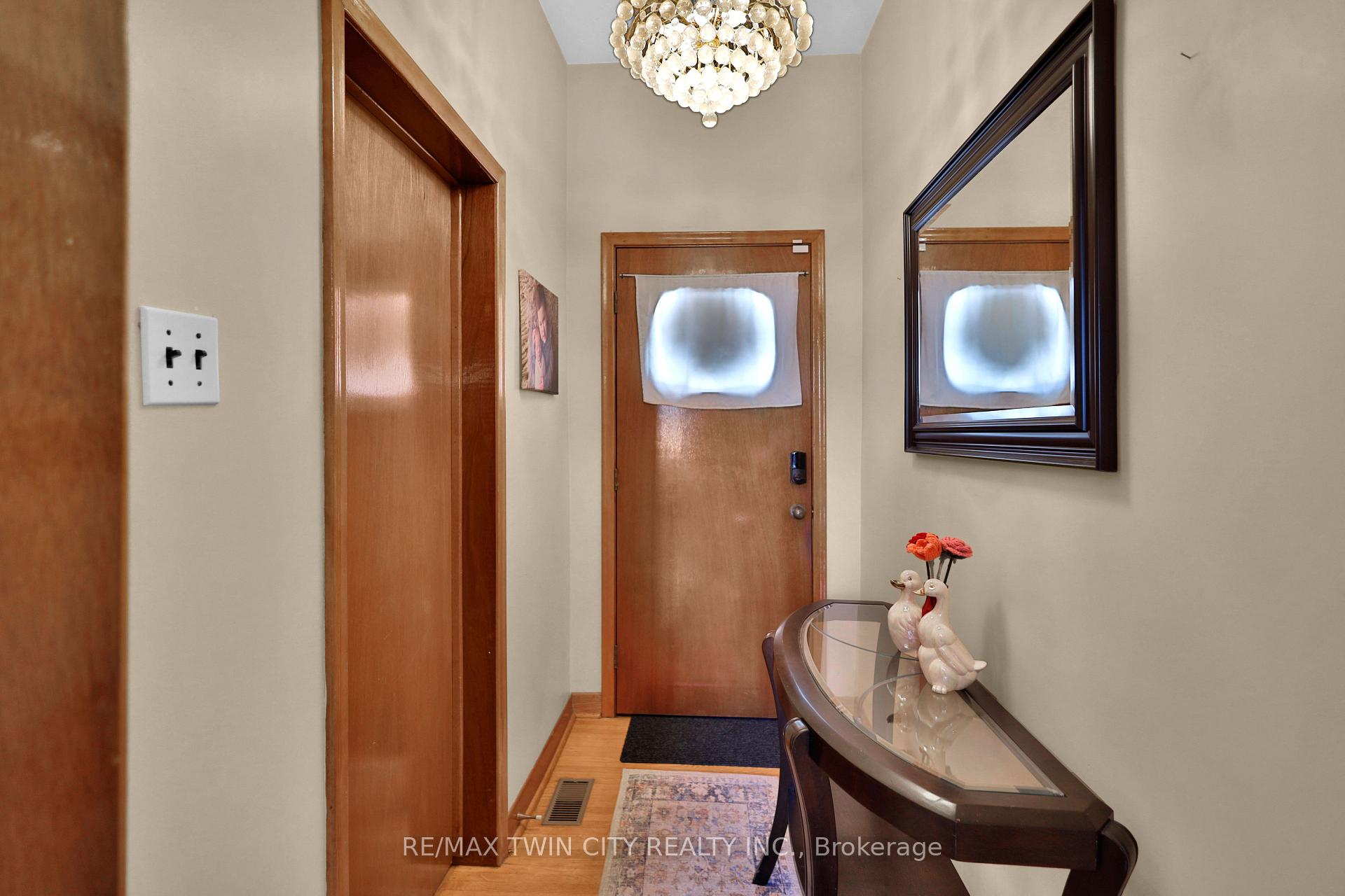 Photo 5 of 7 Halls Avenue, Brantford, Downtown Core — HOMEH