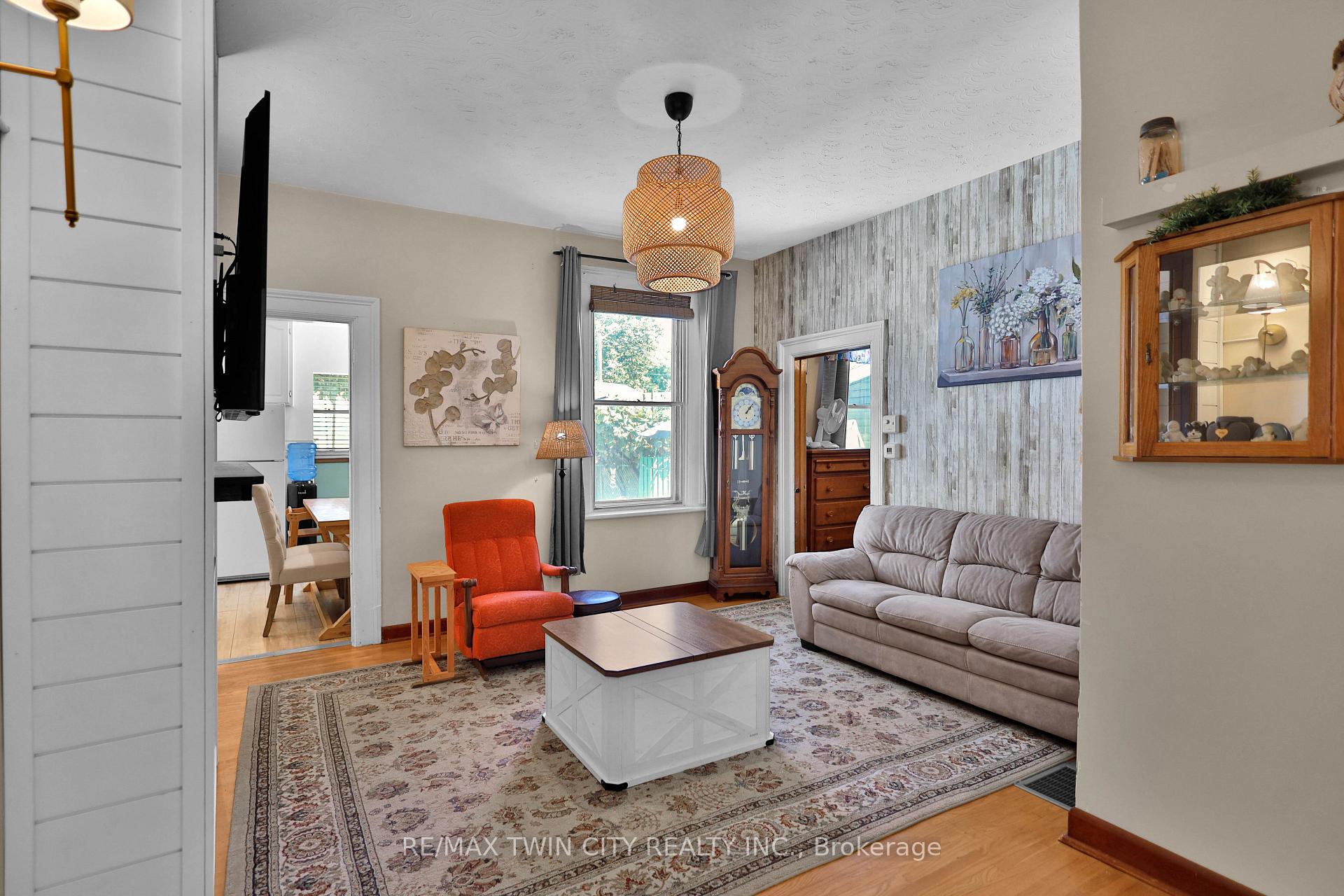 Photo 8 of 7 Halls Avenue, Brantford, Downtown Core — HOMEH