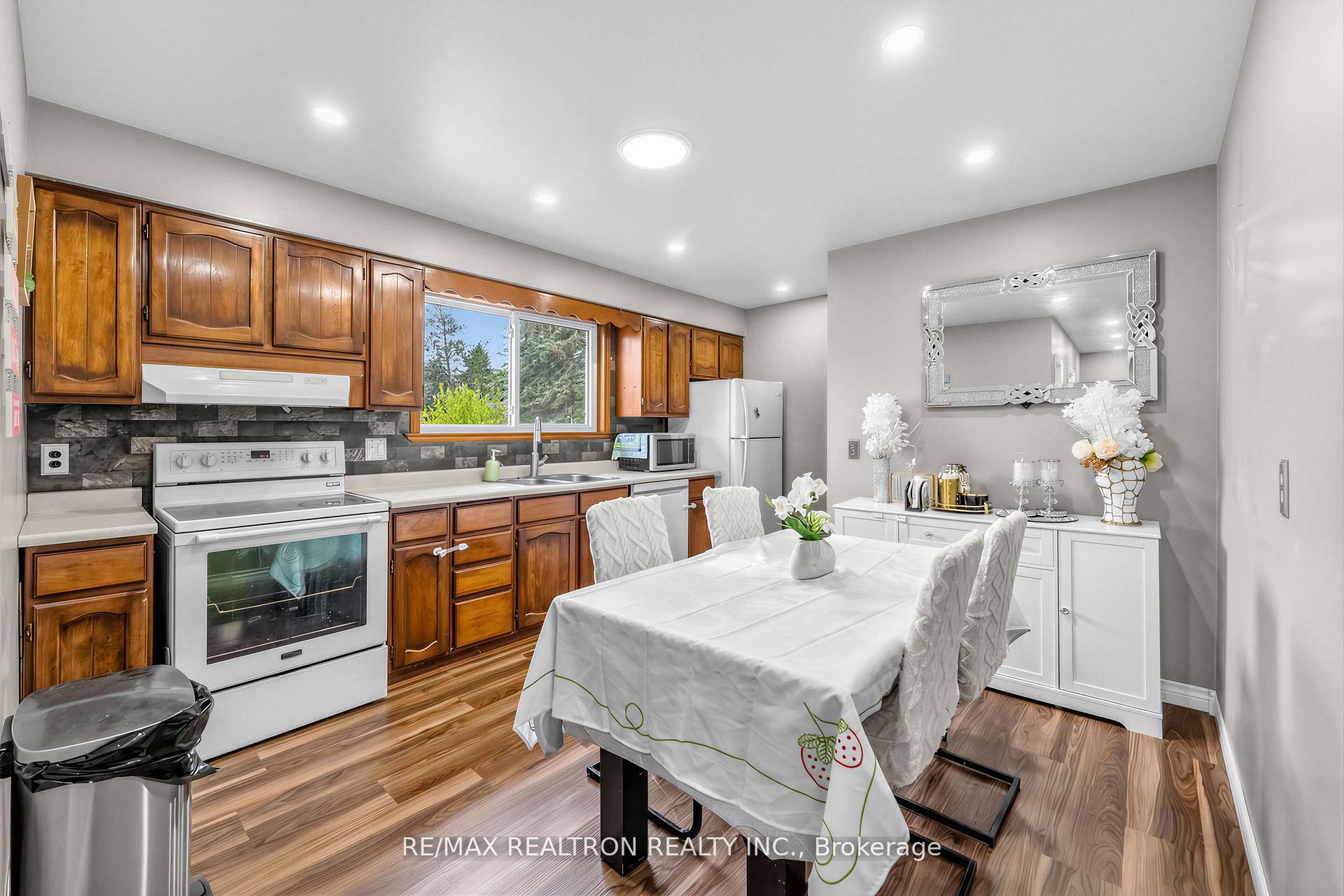 Photo 7 of 42 Charles Street, Brantford, Lion's Park — HOMEH