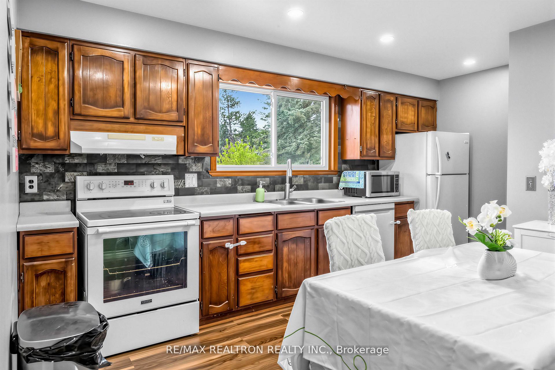 Photo 8 of 42 Charles Street, Brantford, Lion's Park — HOMEH