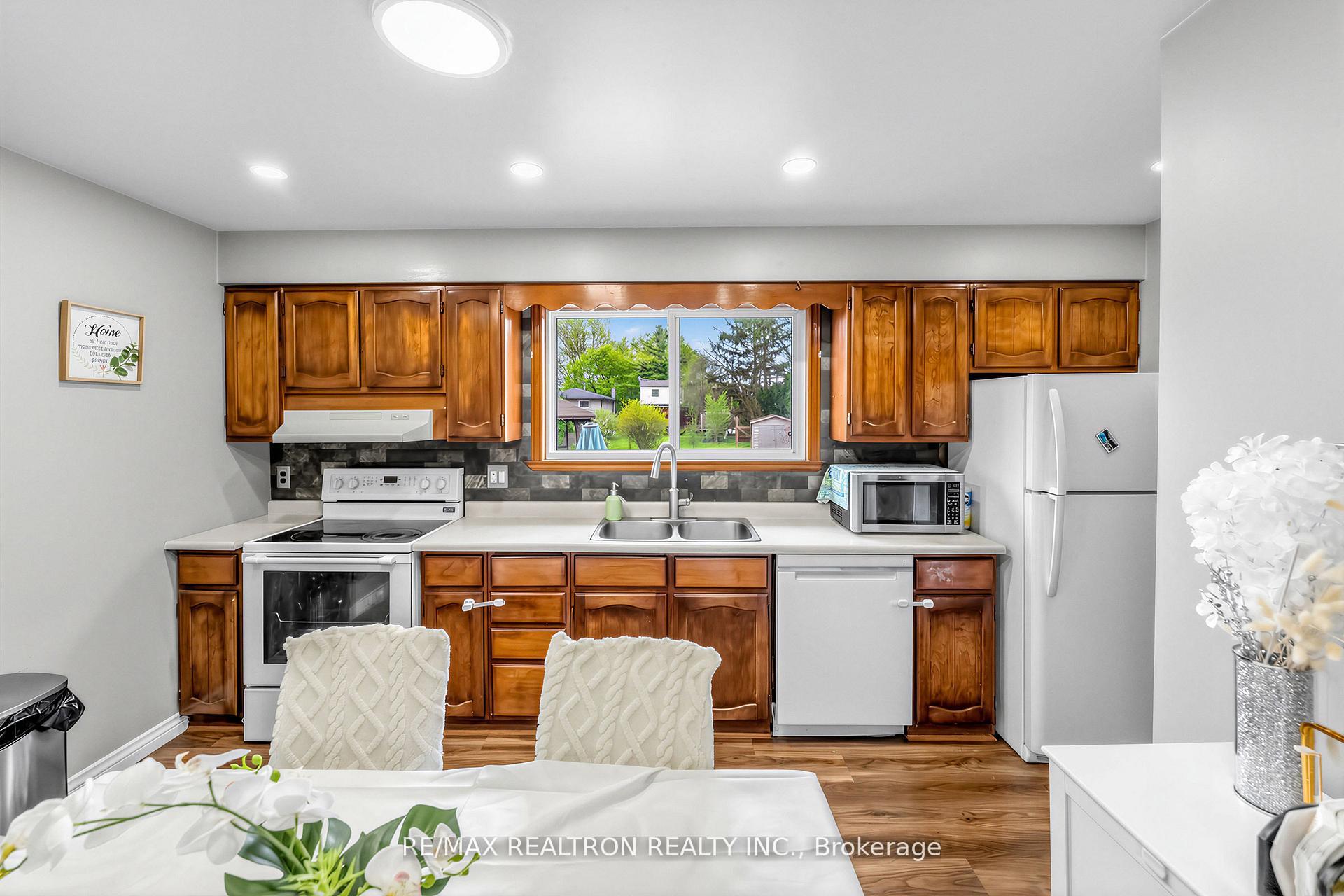 Photo 11 of 42 Charles Street, Brantford, Lion's Park — HOMEH