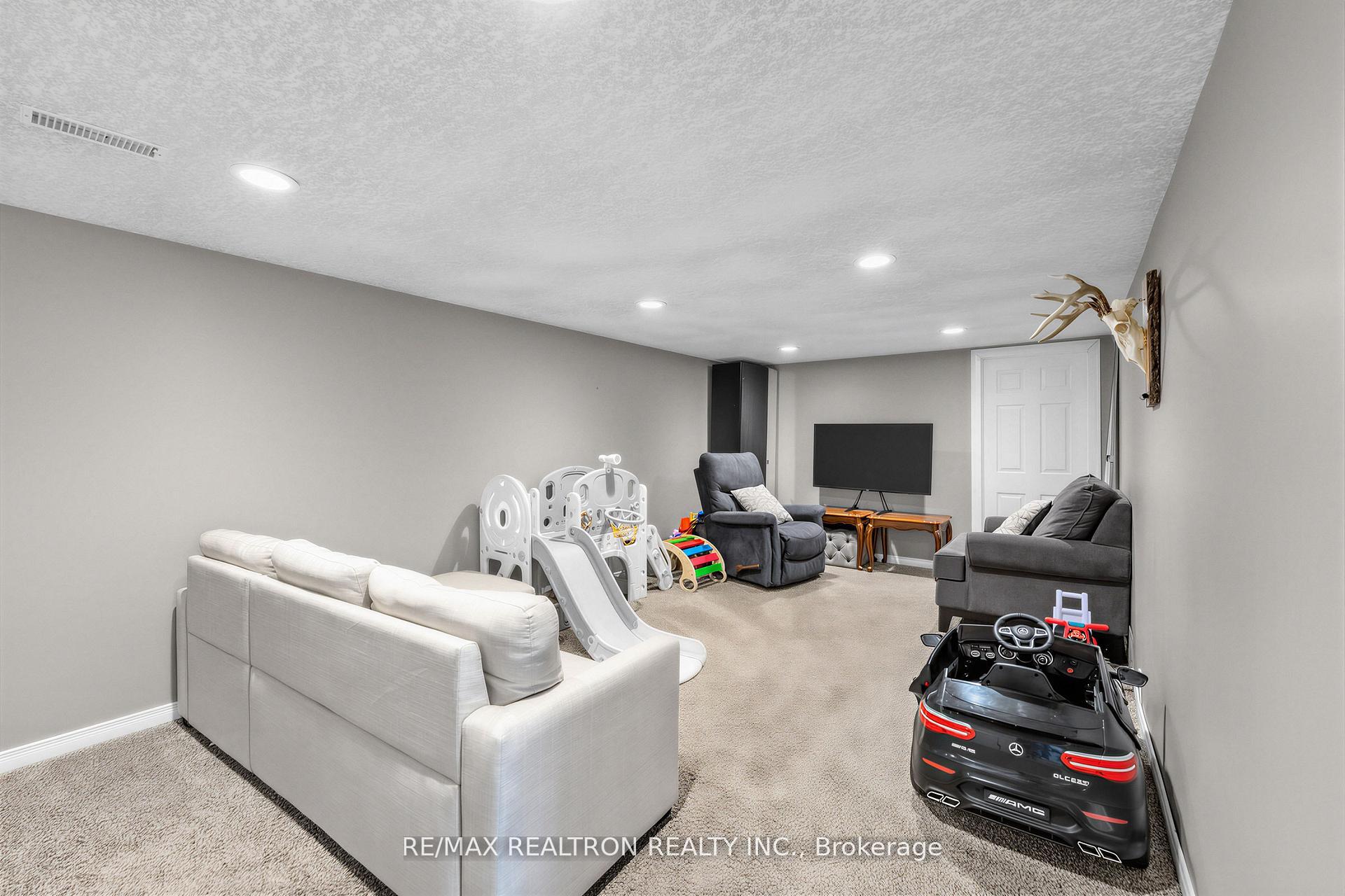 Photo 21 of 42 Charles Street, Brantford, Lion's Park — HOMEH