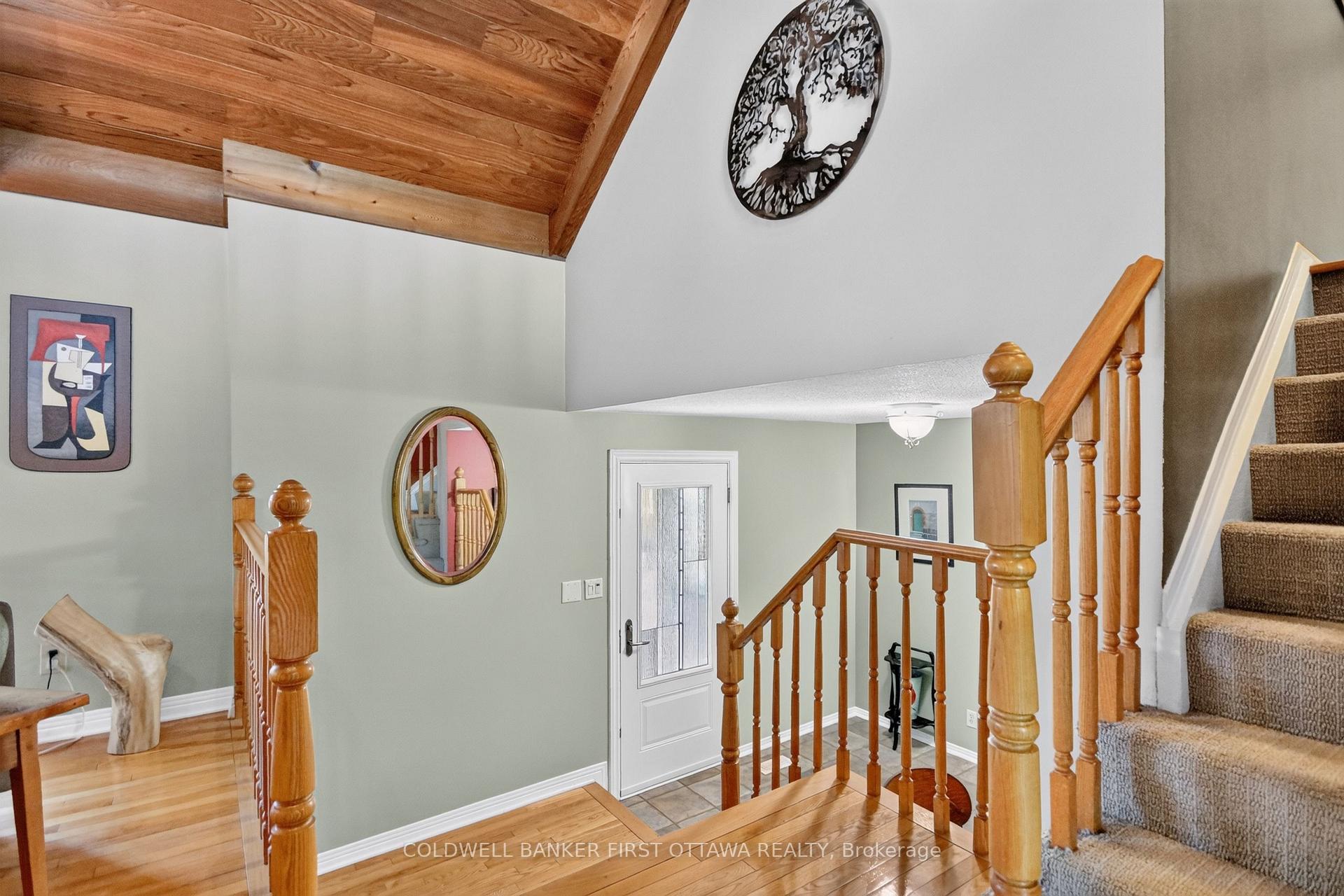 Photo 6 of 9 Foxrun Lane, Ottawa, Hunt Club — HOMEH