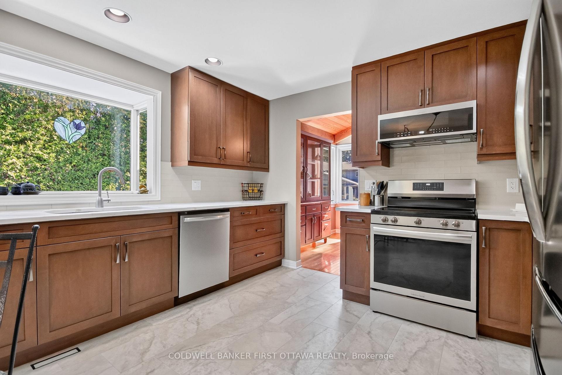 Photo 10 of 9 Foxrun Lane, Ottawa, Hunt Club — HOMEH