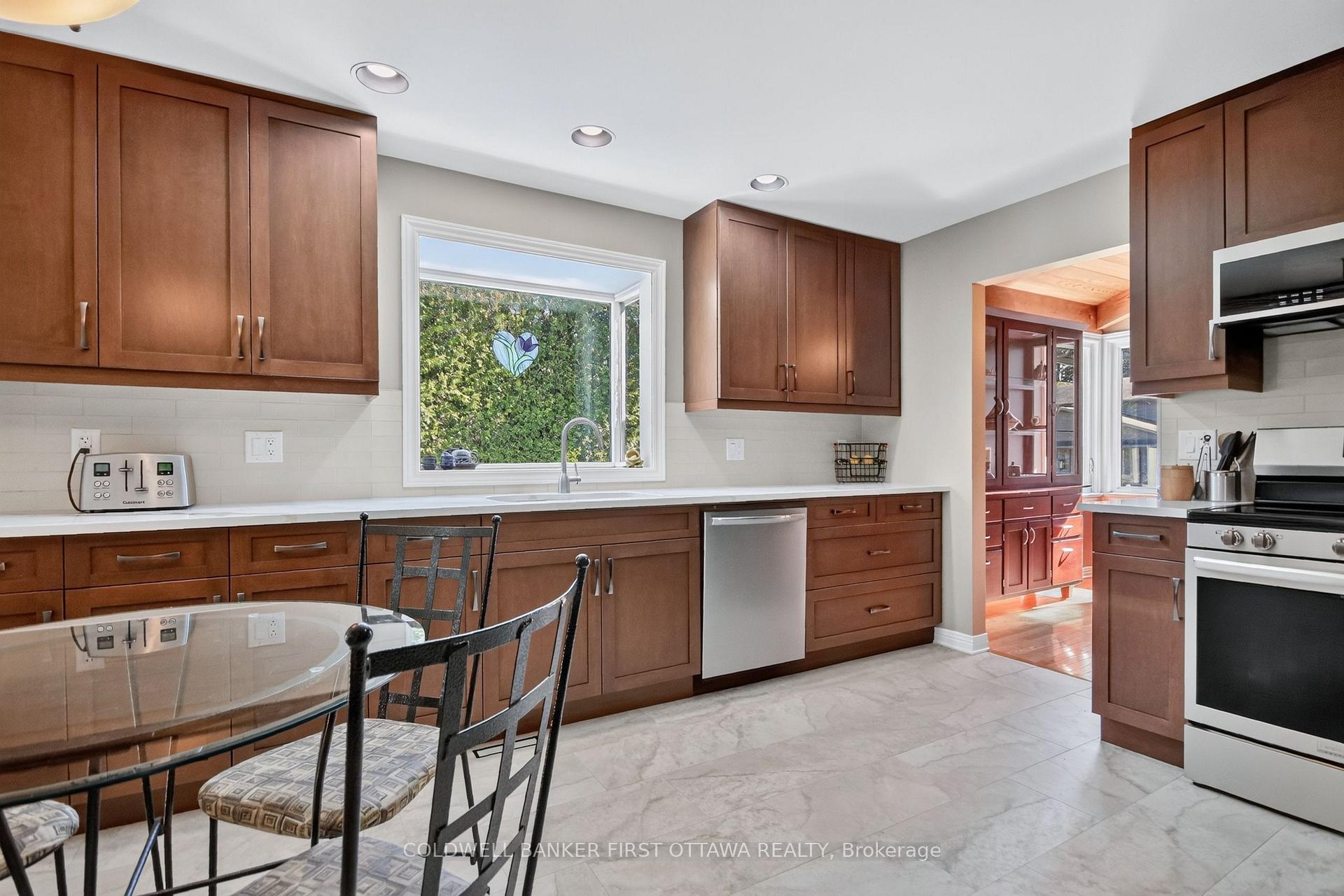 Photo 12 of 9 Foxrun Lane, Ottawa, Hunt Club — HOMEH
