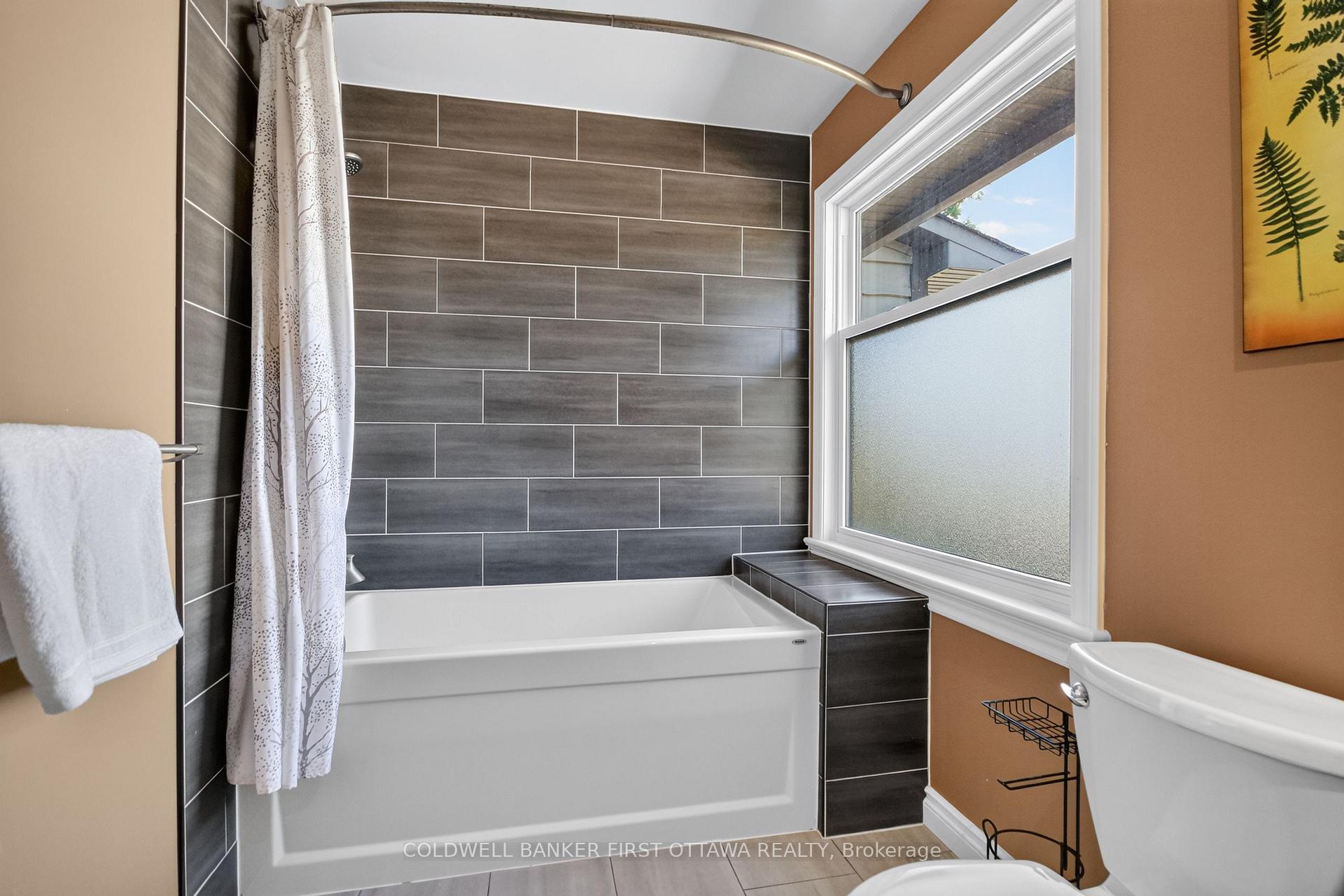 Photo 50 of 9 Foxrun Lane, Ottawa, Hunt Club — HOMEH