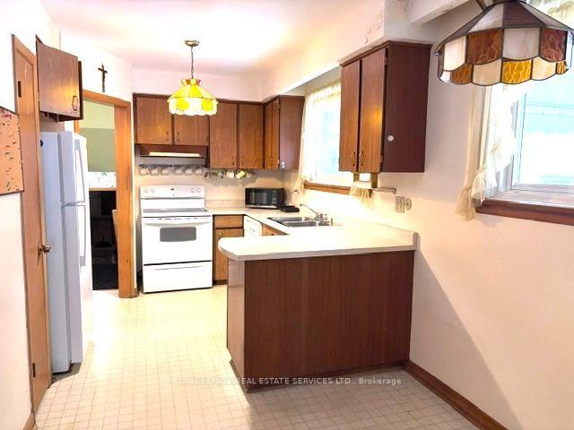 Photo 9 of 305 La Rose Avenue, Etobicoke, Willowridge-Martingrove-Richview — HOMEH