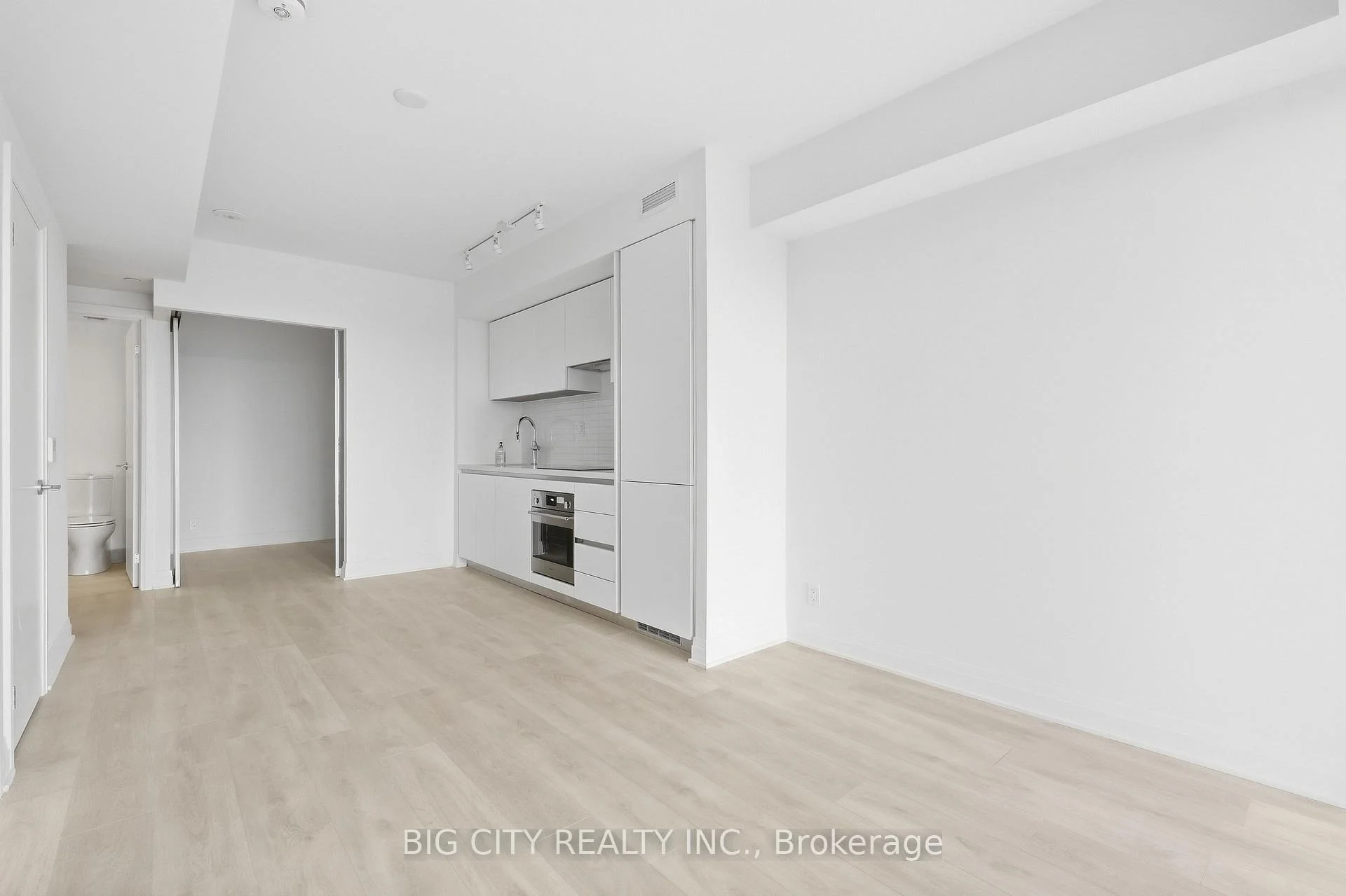 Photo 11 of Unit 1101, 25 Frederick Todd Way, Toronto, Thorncliffe Park — HOMEH