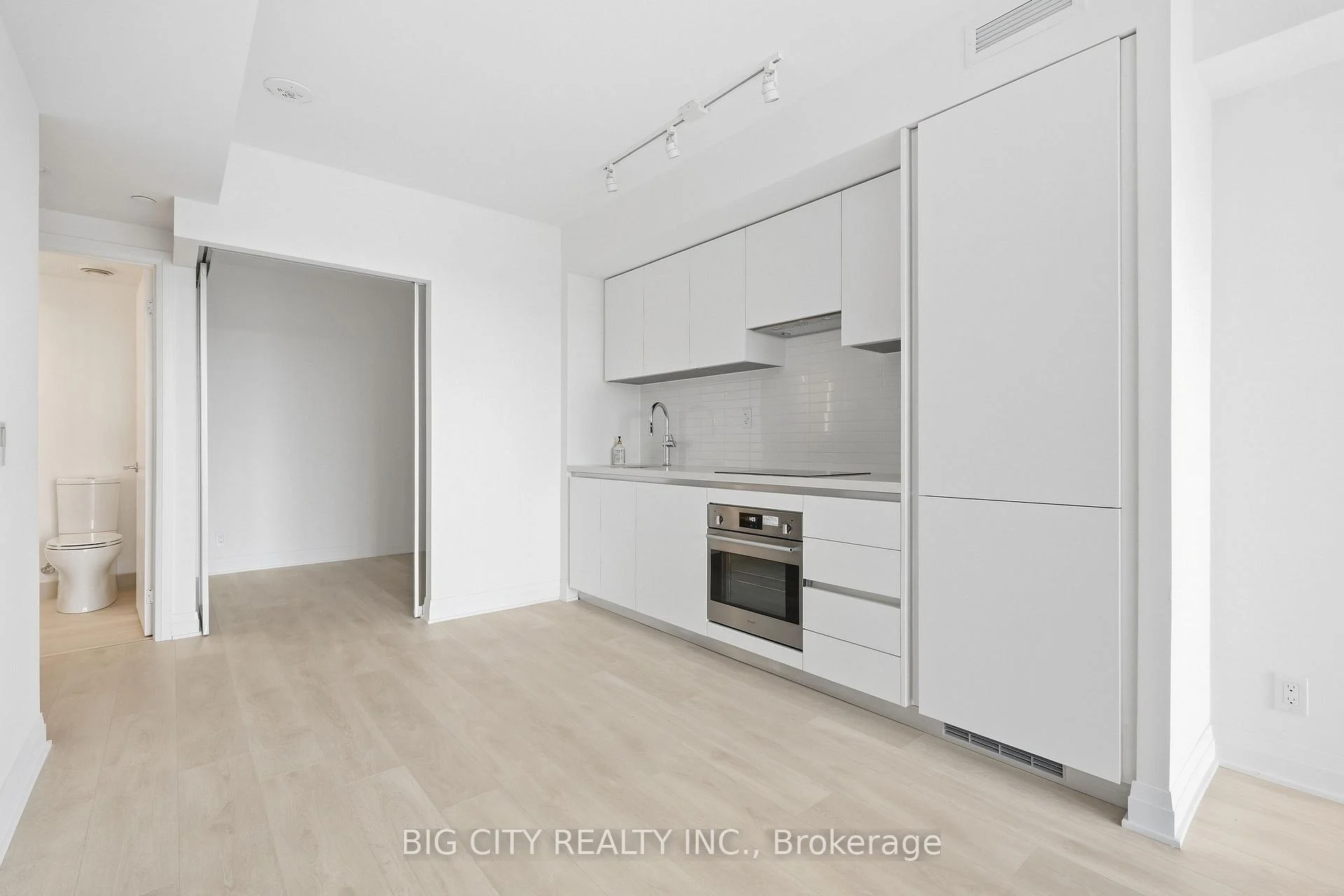 Photo 13 of Unit 1101, 25 Frederick Todd Way, Toronto, Thorncliffe Park — HOMEH