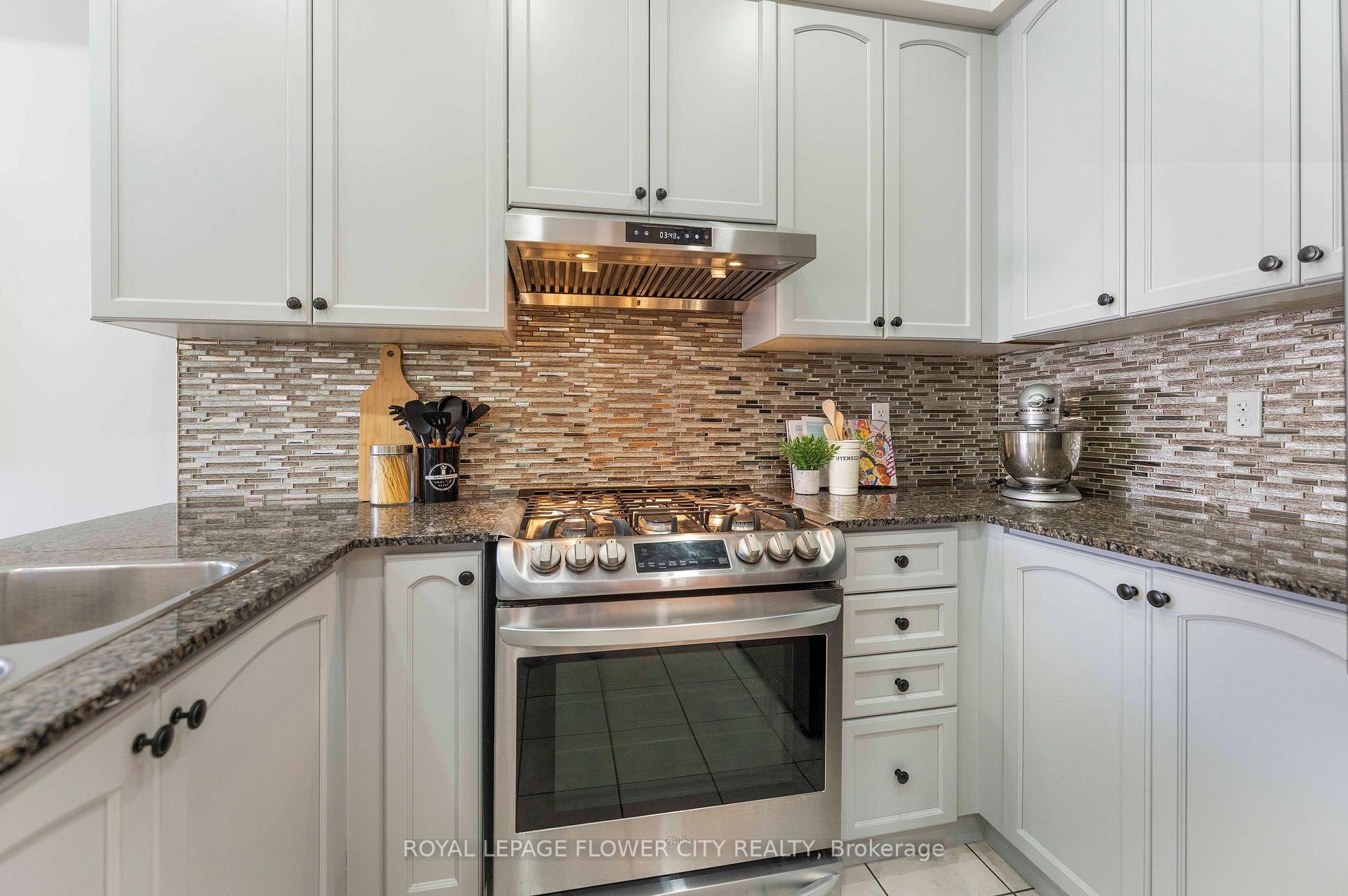 Photo 17 of 2761 William Jackson Drive, Pickering, Duffin Heights — HOMEH