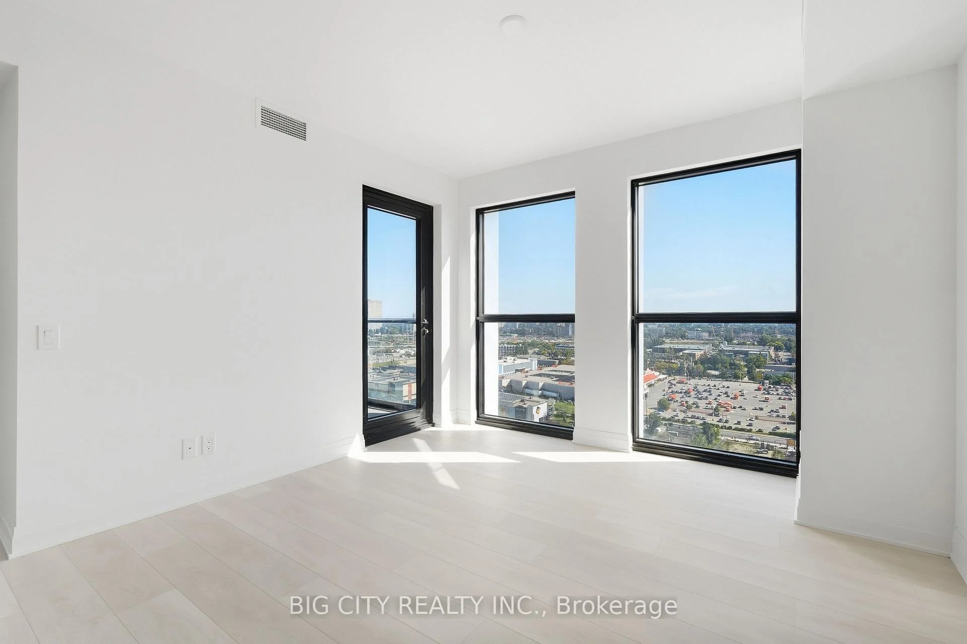 Photo 7 of Unit 1810, 25 Frederick Todd Way, Toronto, Thorncliffe Park — HOMEH