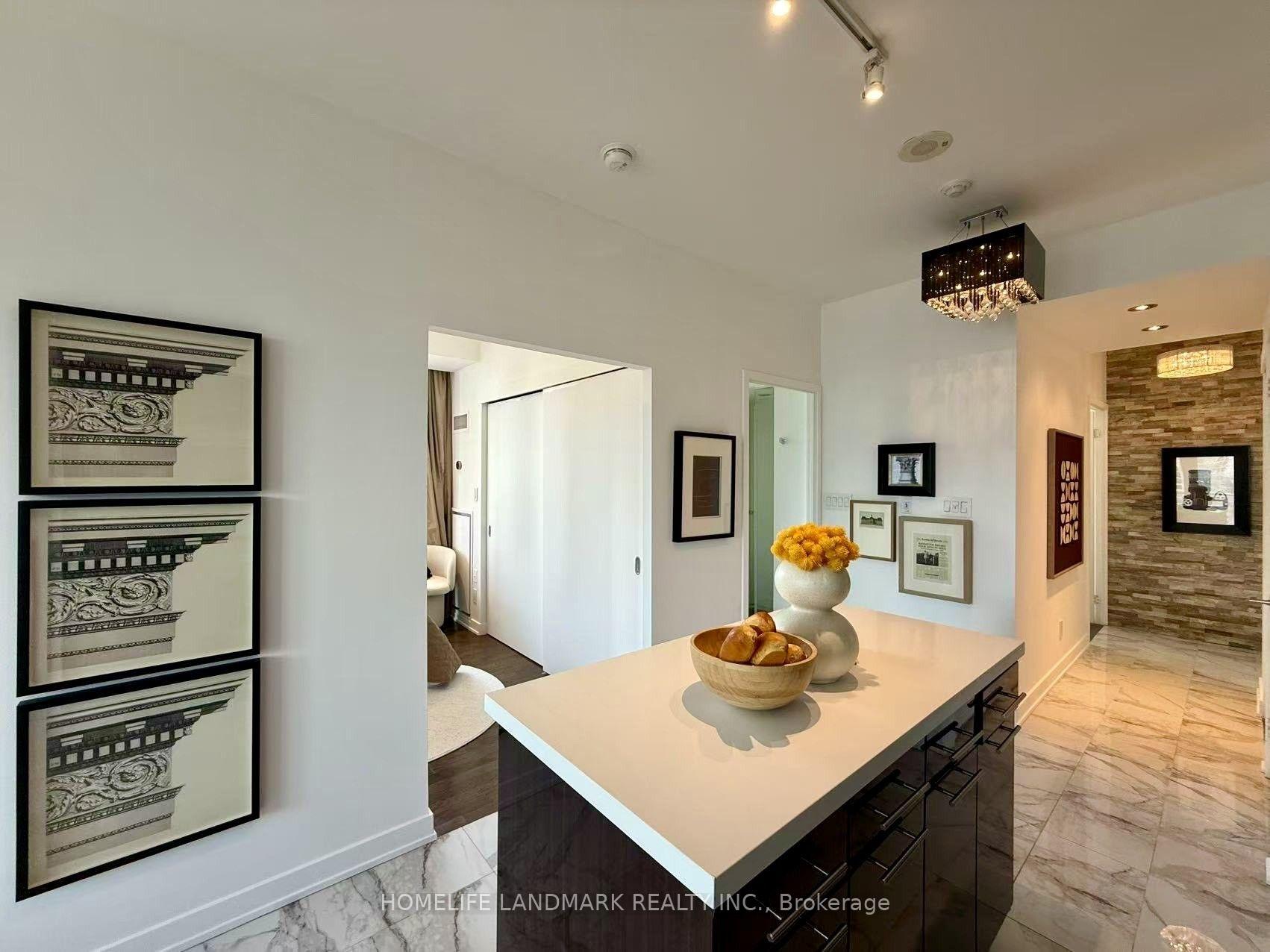 Photo 3 of Unit 3303, 126 Simcoe Street, Toronto, Waterfront Communities — HOMEH