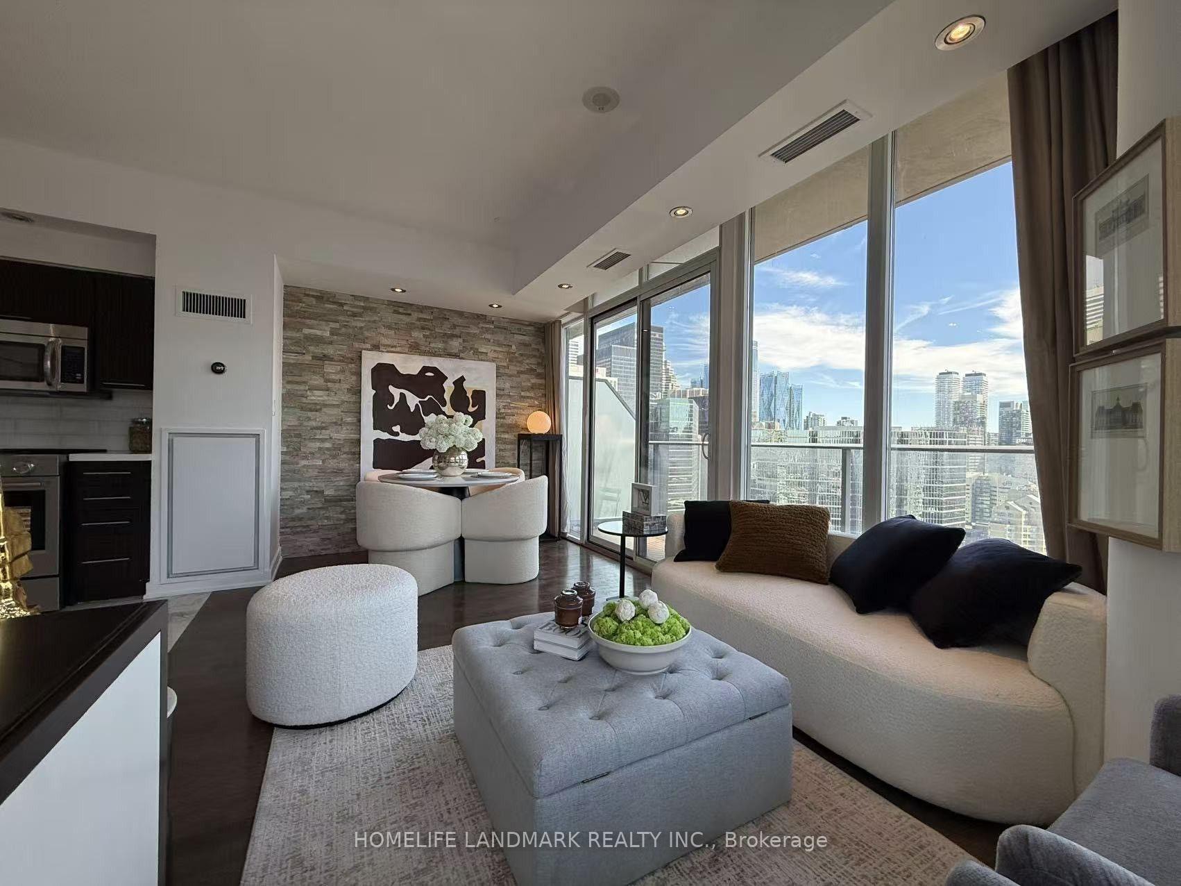 Photo 6 of Unit 3303, 126 Simcoe Street, Toronto, Waterfront Communities — HOMEH