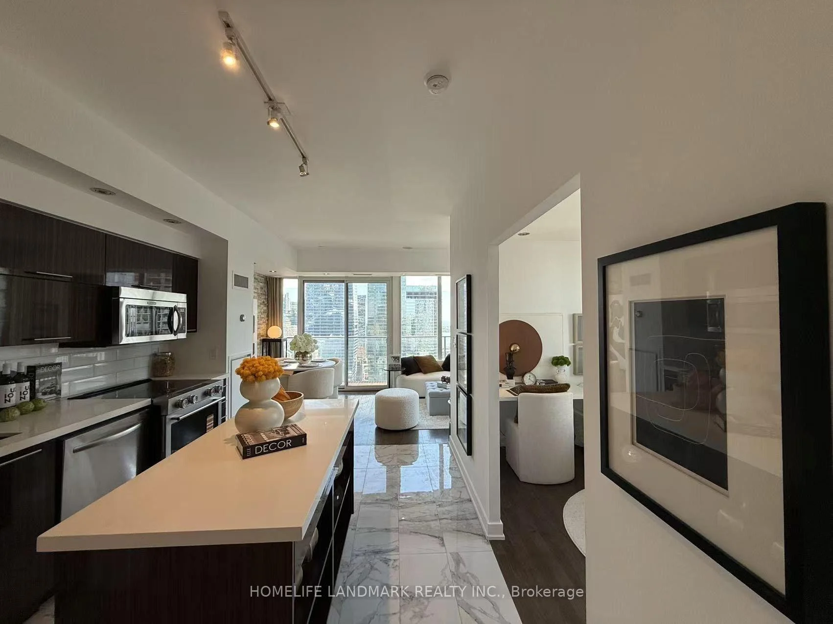 Photo 4 of Unit 3303, 126 Simcoe Street, Toronto, Waterfront Communities — HOMEH