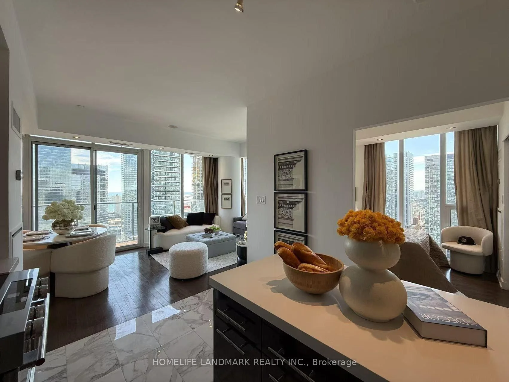 Photo 8 of Unit 3303, 126 Simcoe Street, Toronto, Waterfront Communities — HOMEH