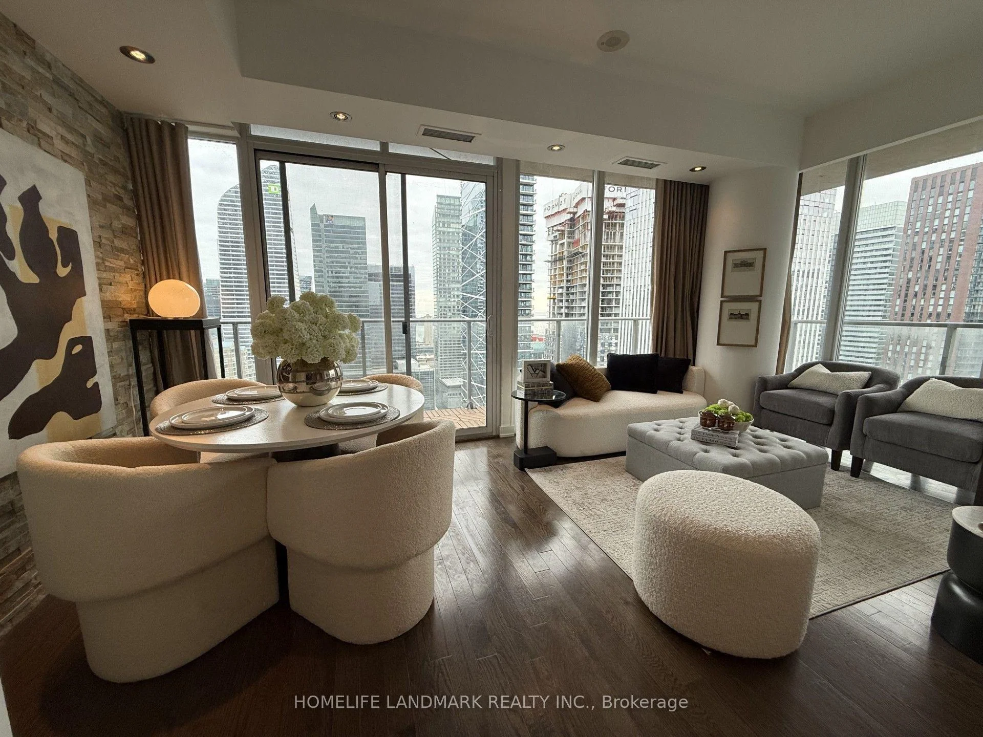 Photo 11 of Unit 3303, 126 Simcoe Street, Toronto, Waterfront Communities — HOMEH