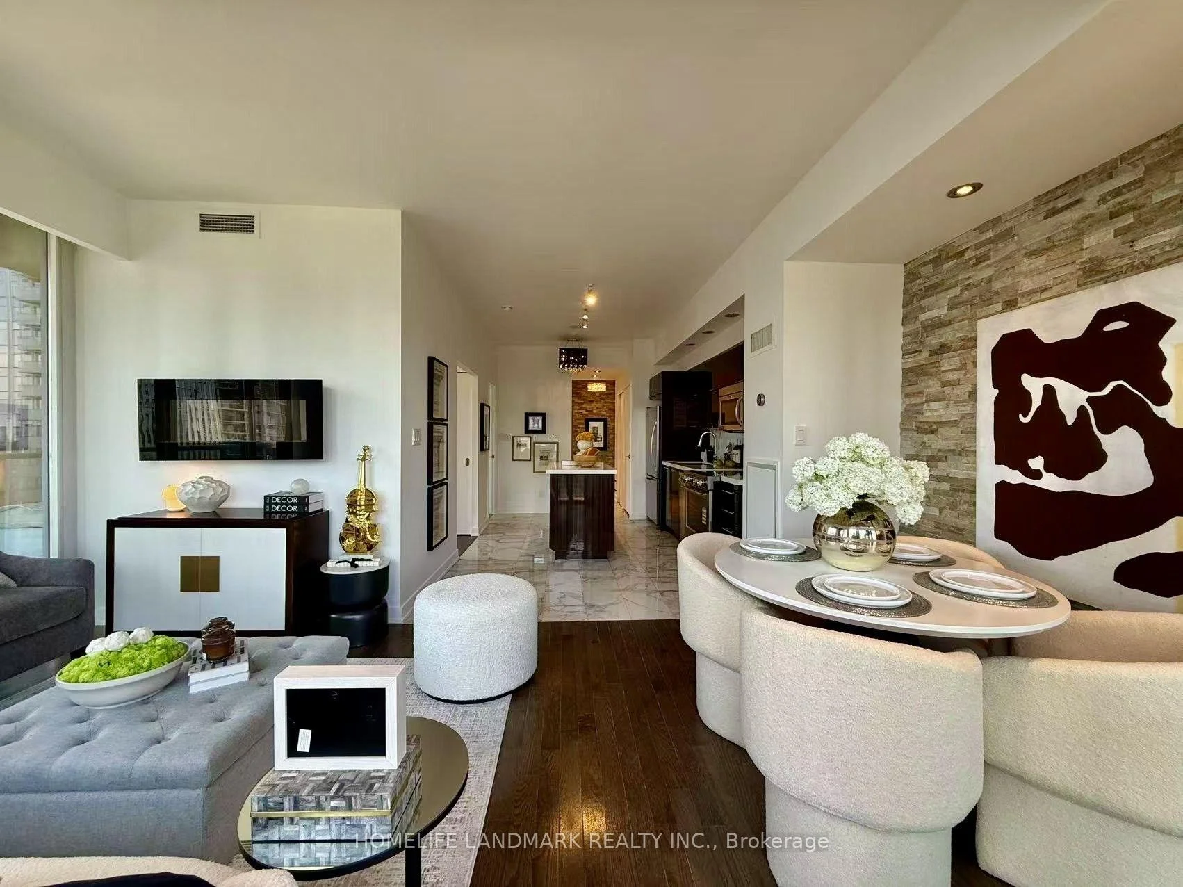 Photo 12 of Unit 3303, 126 Simcoe Street, Toronto, Waterfront Communities — HOMEH