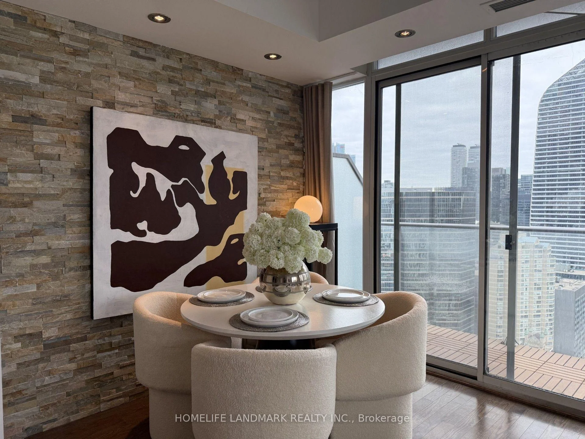 Photo 13 of Unit 3303, 126 Simcoe Street, Toronto, Waterfront Communities — HOMEH