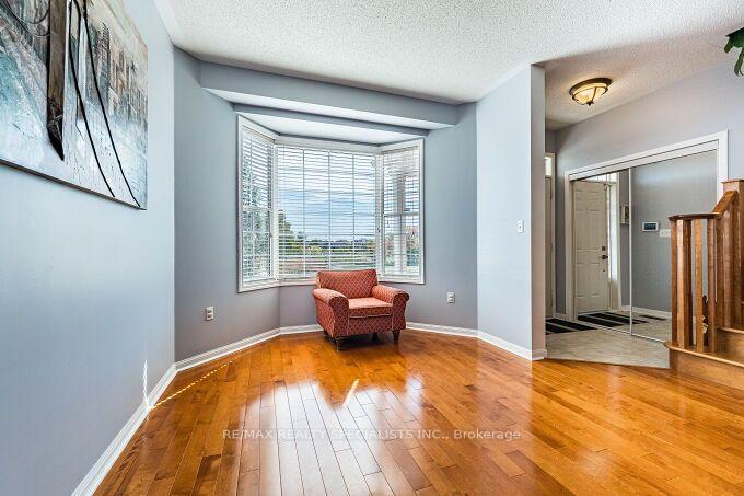 Photo 4 of 154 Valleyway Drive, Brampton, Credit Valley — HOMEH