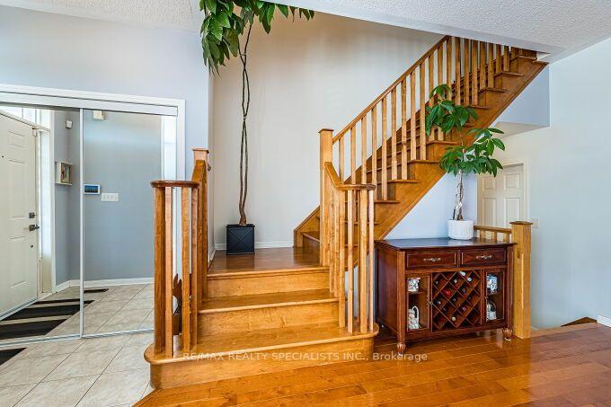Photo 7 of 154 Valleyway Drive, Brampton, Credit Valley — HOMEH