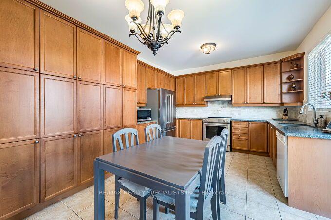 Photo 18 of 154 Valleyway Drive, Brampton, Credit Valley — HOMEH