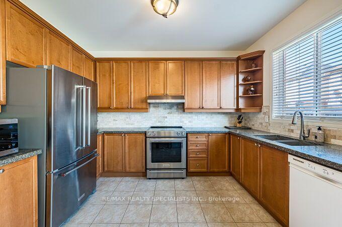 Photo 19 of 154 Valleyway Drive, Brampton, Credit Valley — HOMEH