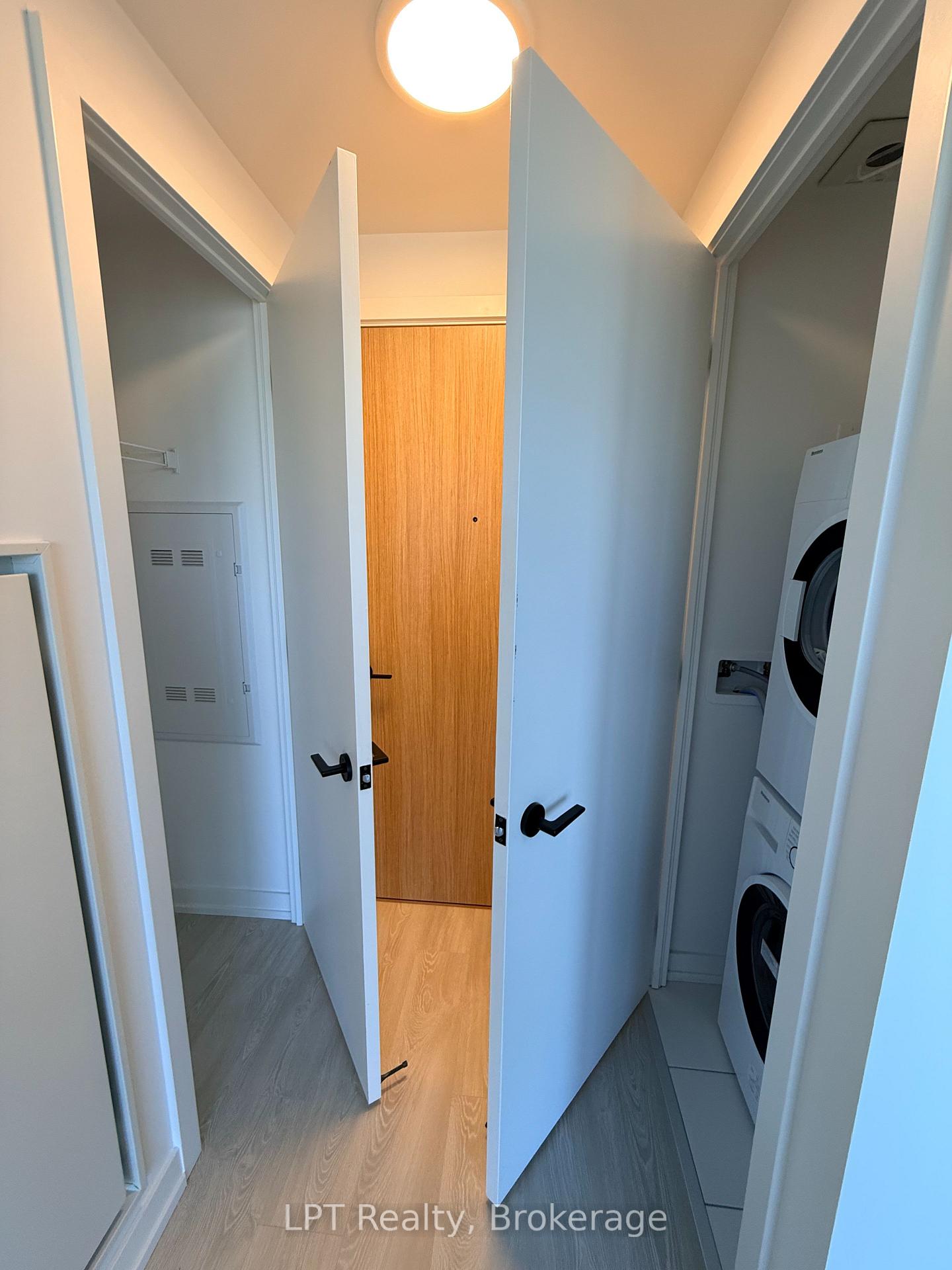 Photo 3 of Unit 2409, 35 Parliament Street, Toronto, Waterfront Communities — HOMEH