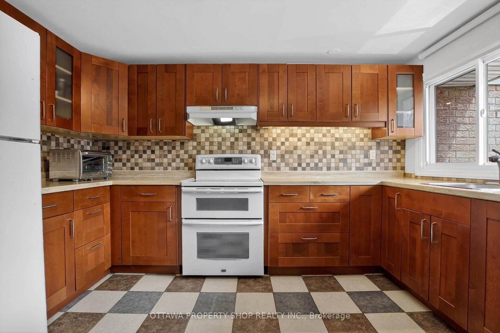 Photo 6 of Unit 30, 2 Bertona Street, Ottawa, Manordale — HOMEH