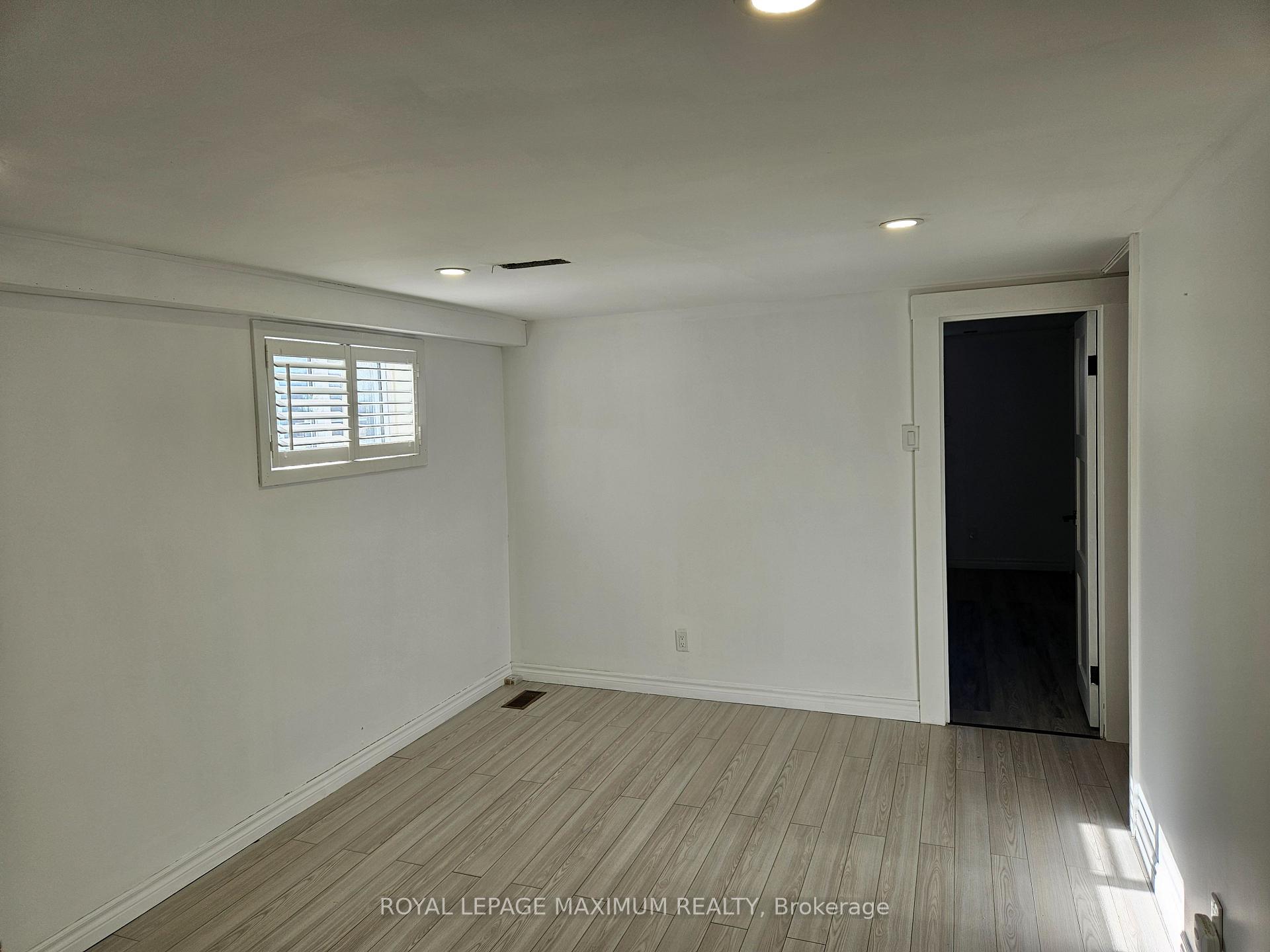 Photo 5 of 21 Darnborough Way, Scarborough, L'Amoreaux — HOMEH