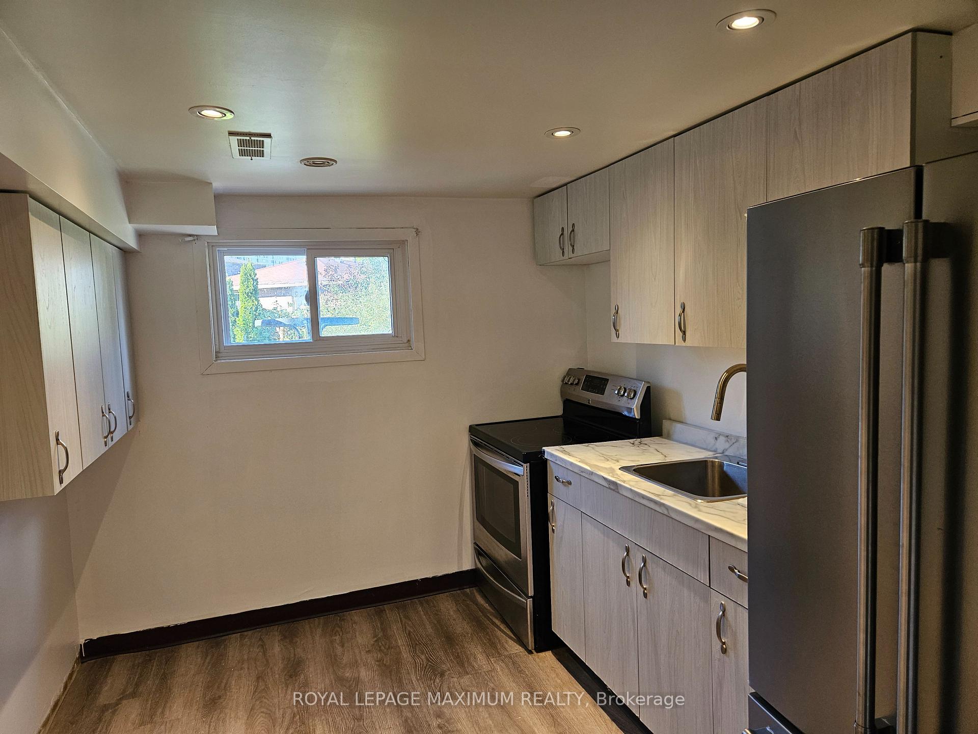 Photo 10 of 21 Darnborough Way, Scarborough, L'Amoreaux — HOMEH