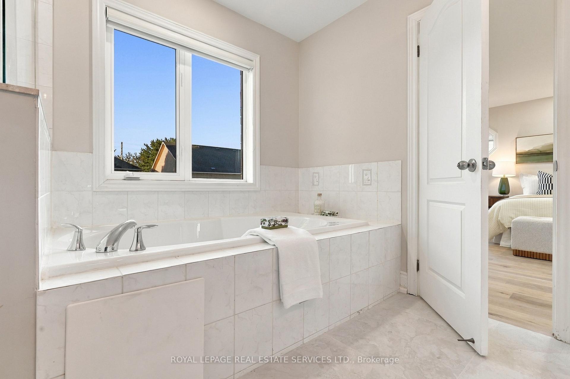 Photo 17 of 3396 Hayhurst Crescent, Oakville, Bronte — HOMEH
