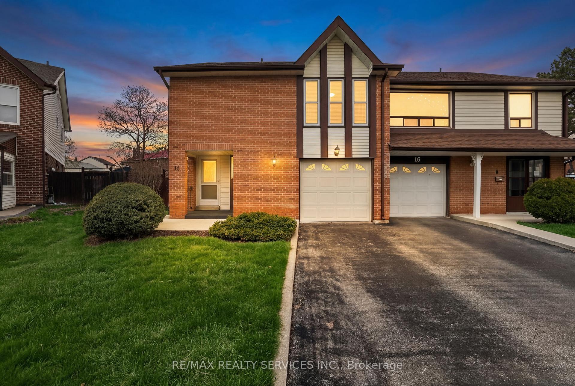 Photo 2 of 14 Brighton Place, Brampton, Heart Lake West — HOMEH