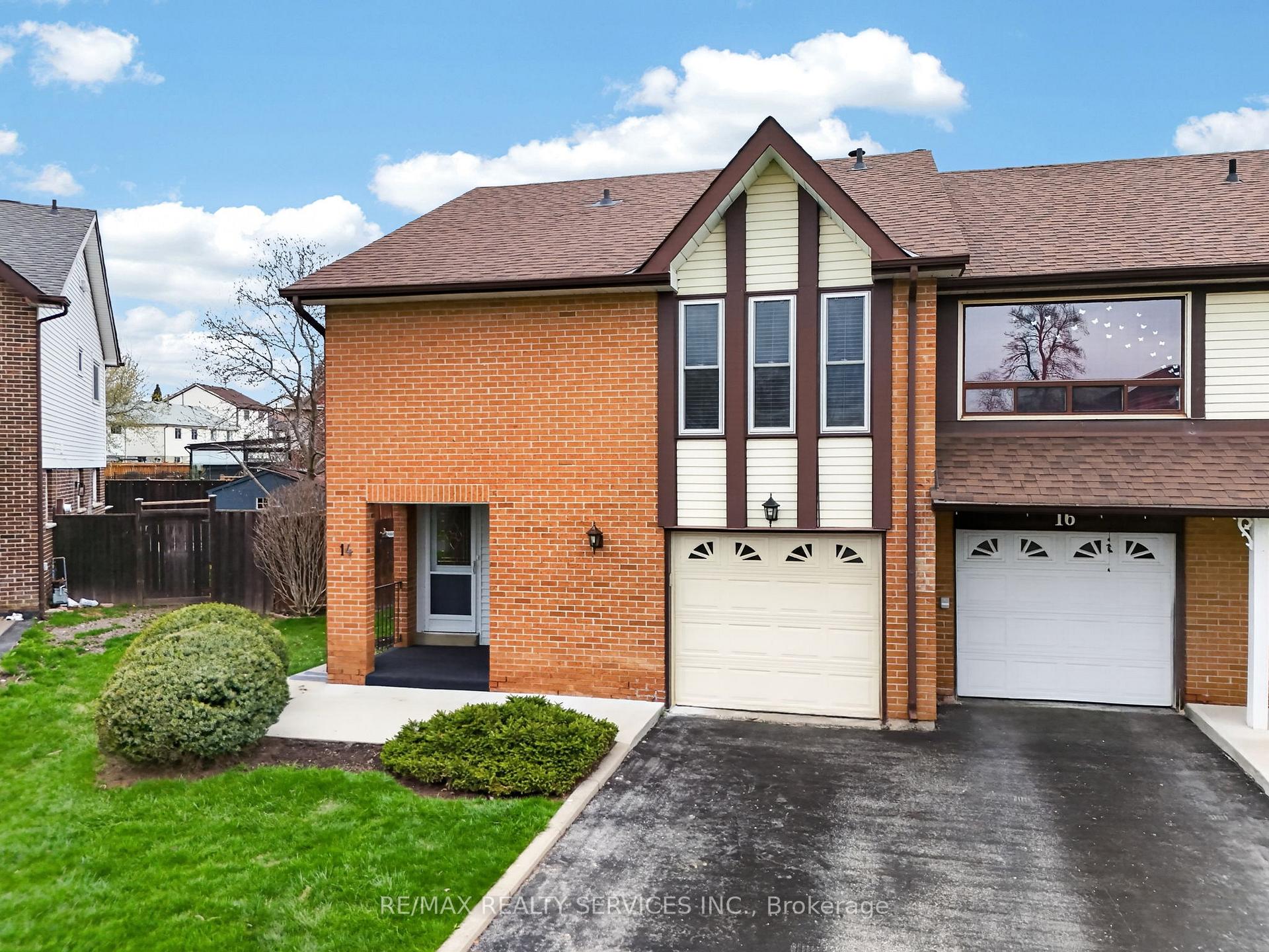 Photo 4 of 14 Brighton Place, Brampton, Heart Lake West — HOMEH