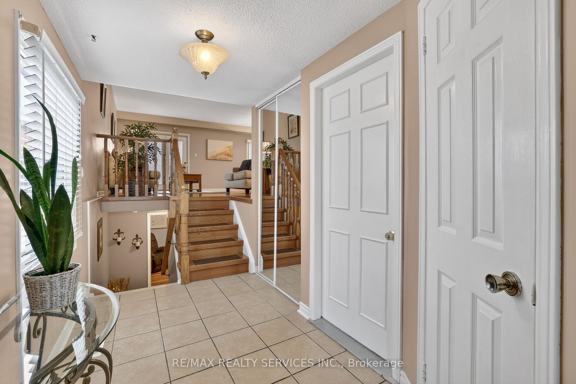 Photo 7 of 14 Brighton Place, Brampton, Heart Lake West — HOMEH