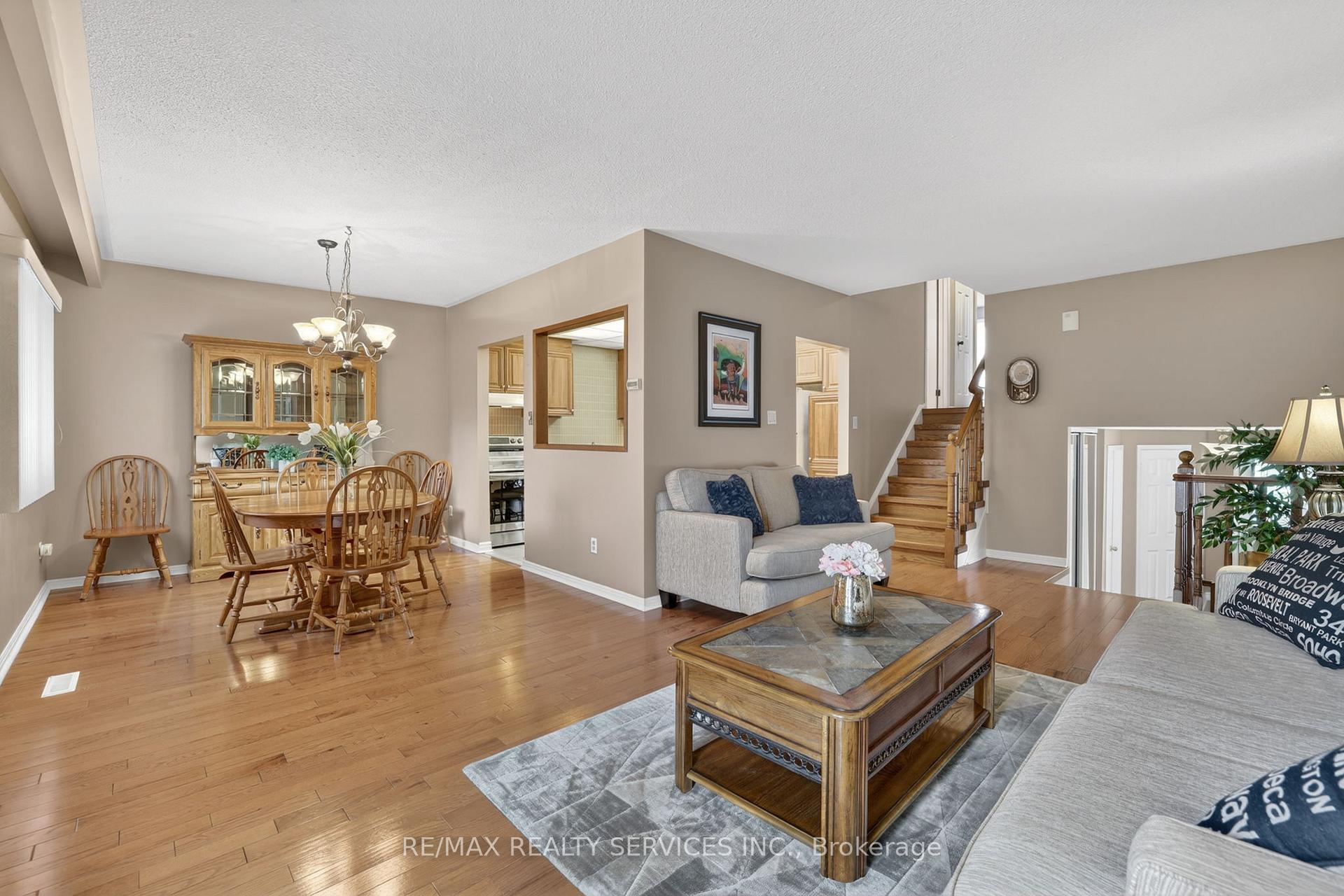Photo 11 of 14 Brighton Place, Brampton, Heart Lake West — HOMEH