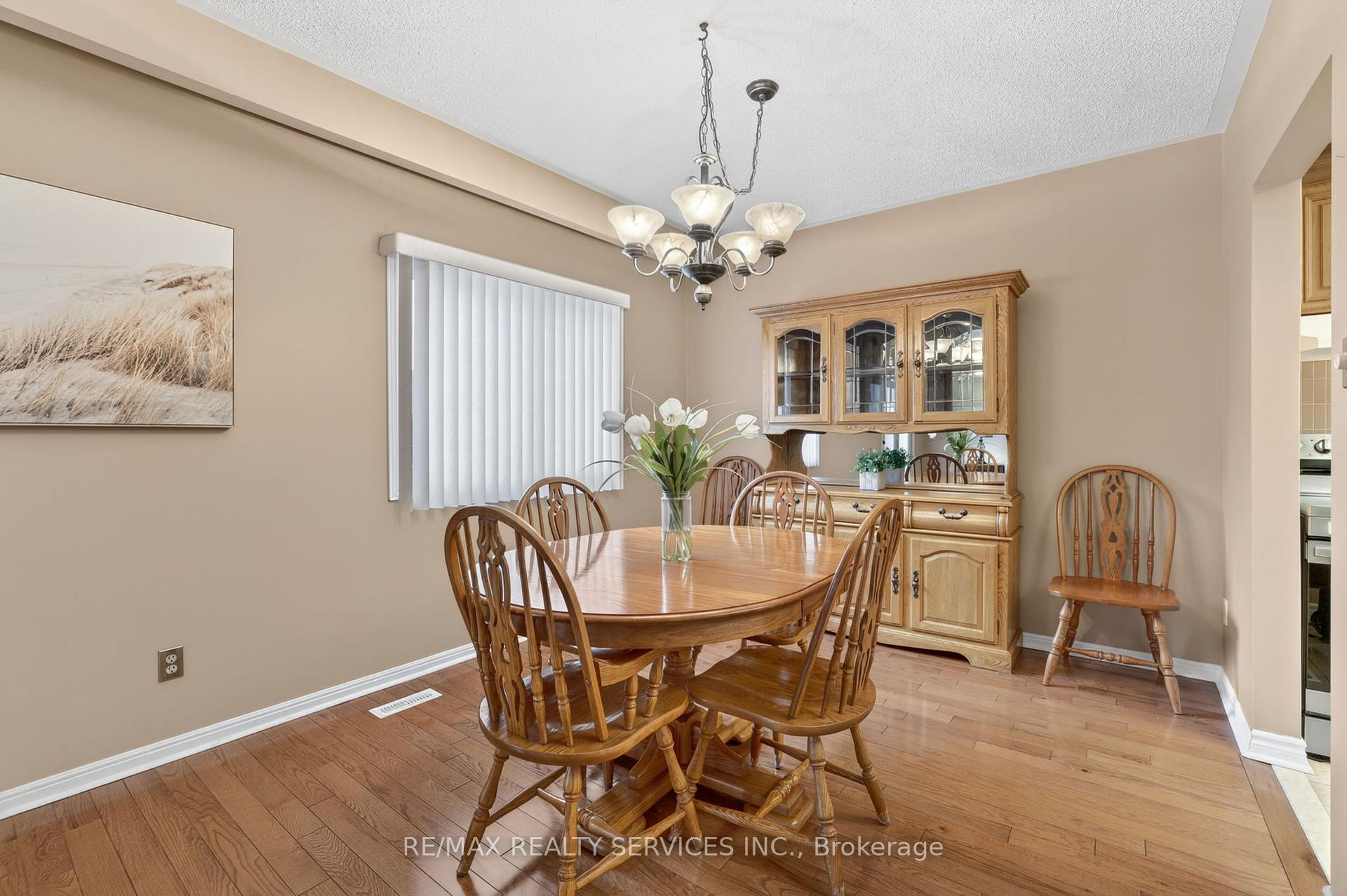 Photo 12 of 14 Brighton Place, Brampton, Heart Lake West — HOMEH