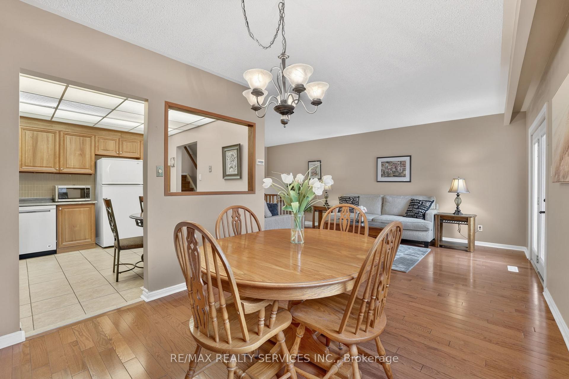 Photo 13 of 14 Brighton Place, Brampton, Heart Lake West — HOMEH
