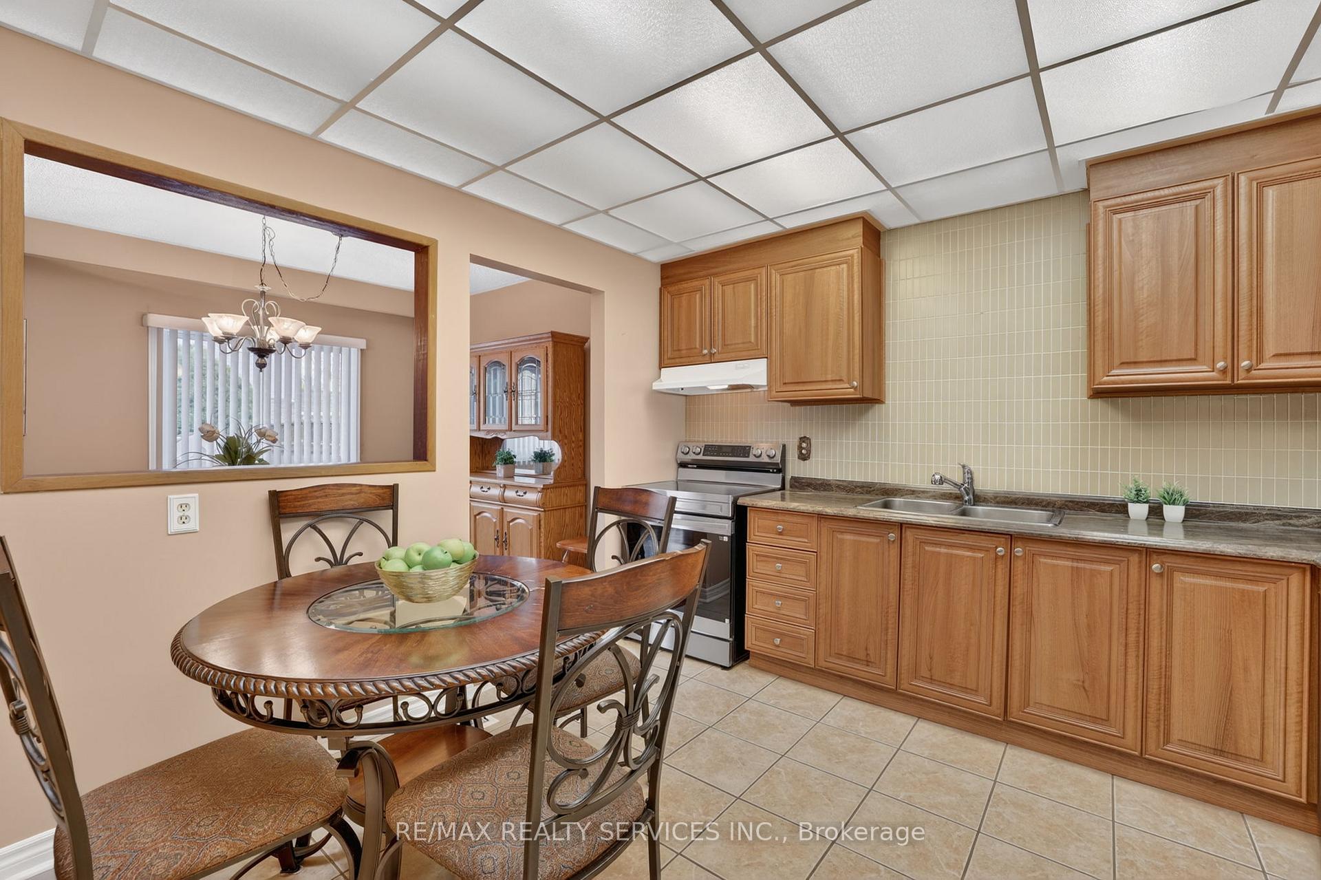 Photo 14 of 14 Brighton Place, Brampton, Heart Lake West — HOMEH