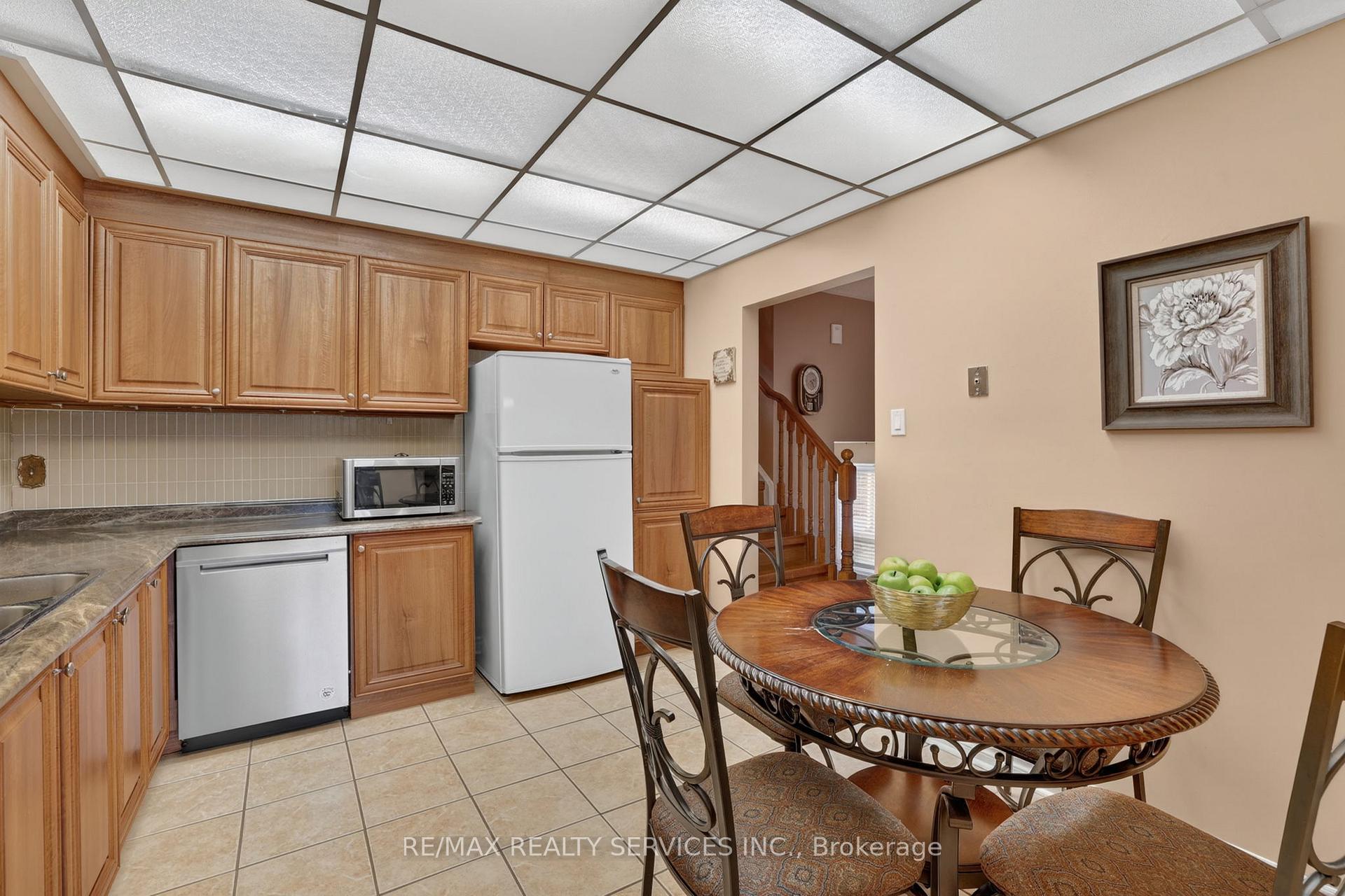 Photo 15 of 14 Brighton Place, Brampton, Heart Lake West — HOMEH