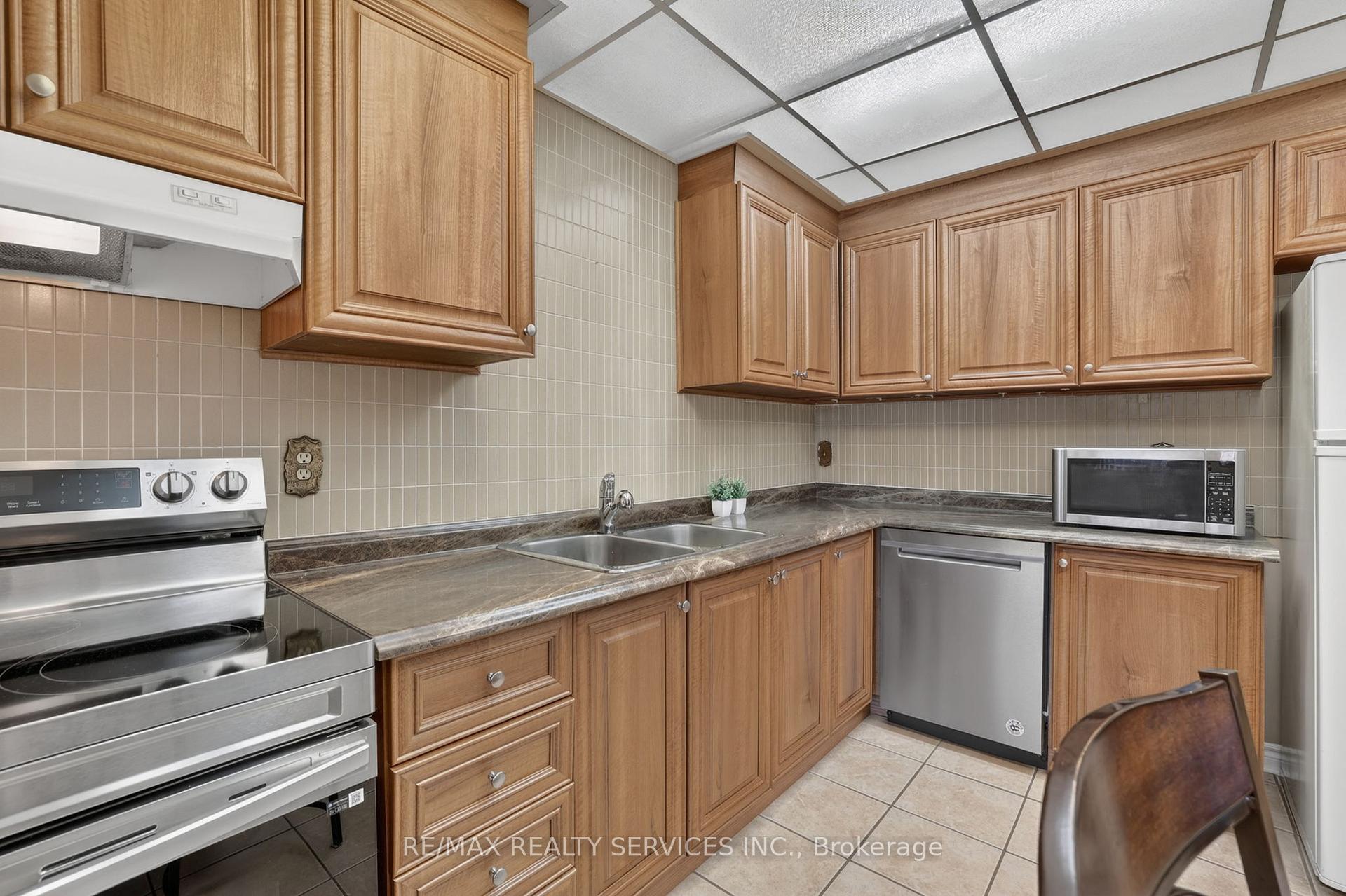 Photo 17 of 14 Brighton Place, Brampton, Heart Lake West — HOMEH