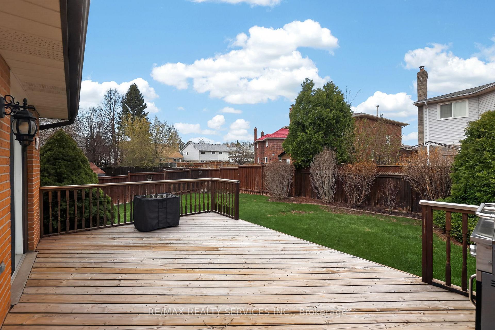 Photo 33 of 14 Brighton Place, Brampton, Heart Lake West — HOMEH