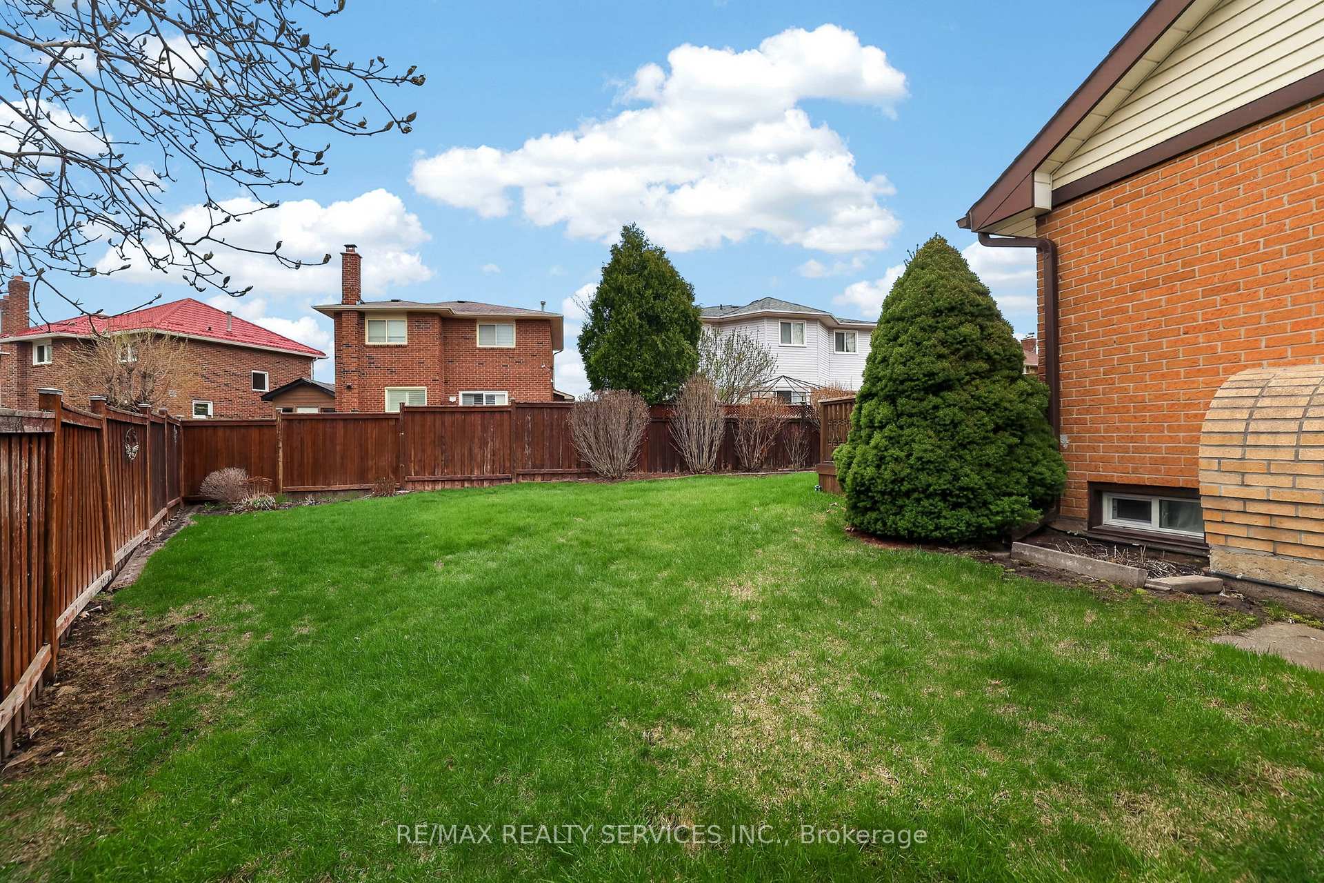 Photo 41 of 14 Brighton Place, Brampton, Heart Lake West — HOMEH