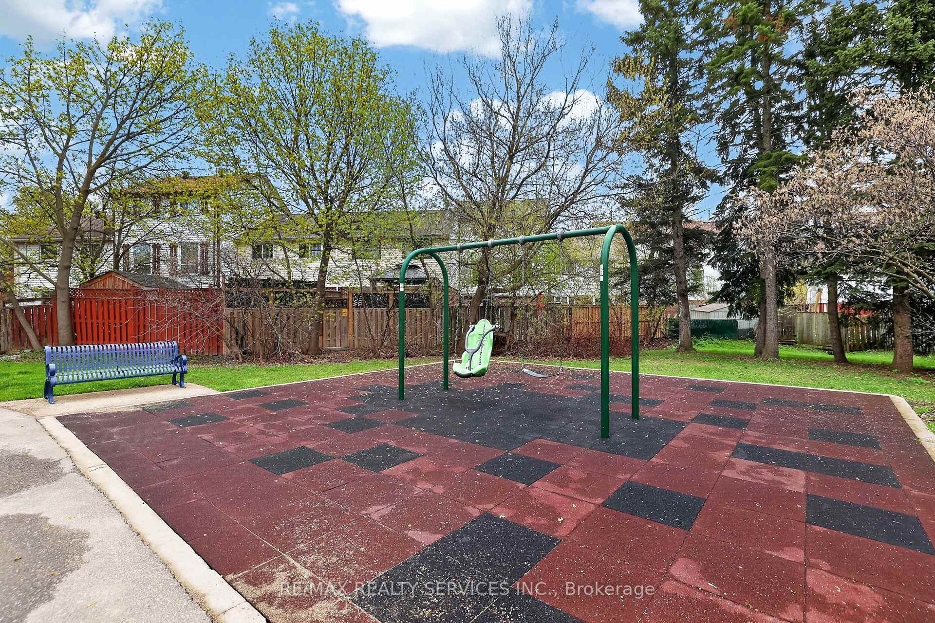 Photo 43 of 14 Brighton Place, Brampton, Heart Lake West — HOMEH