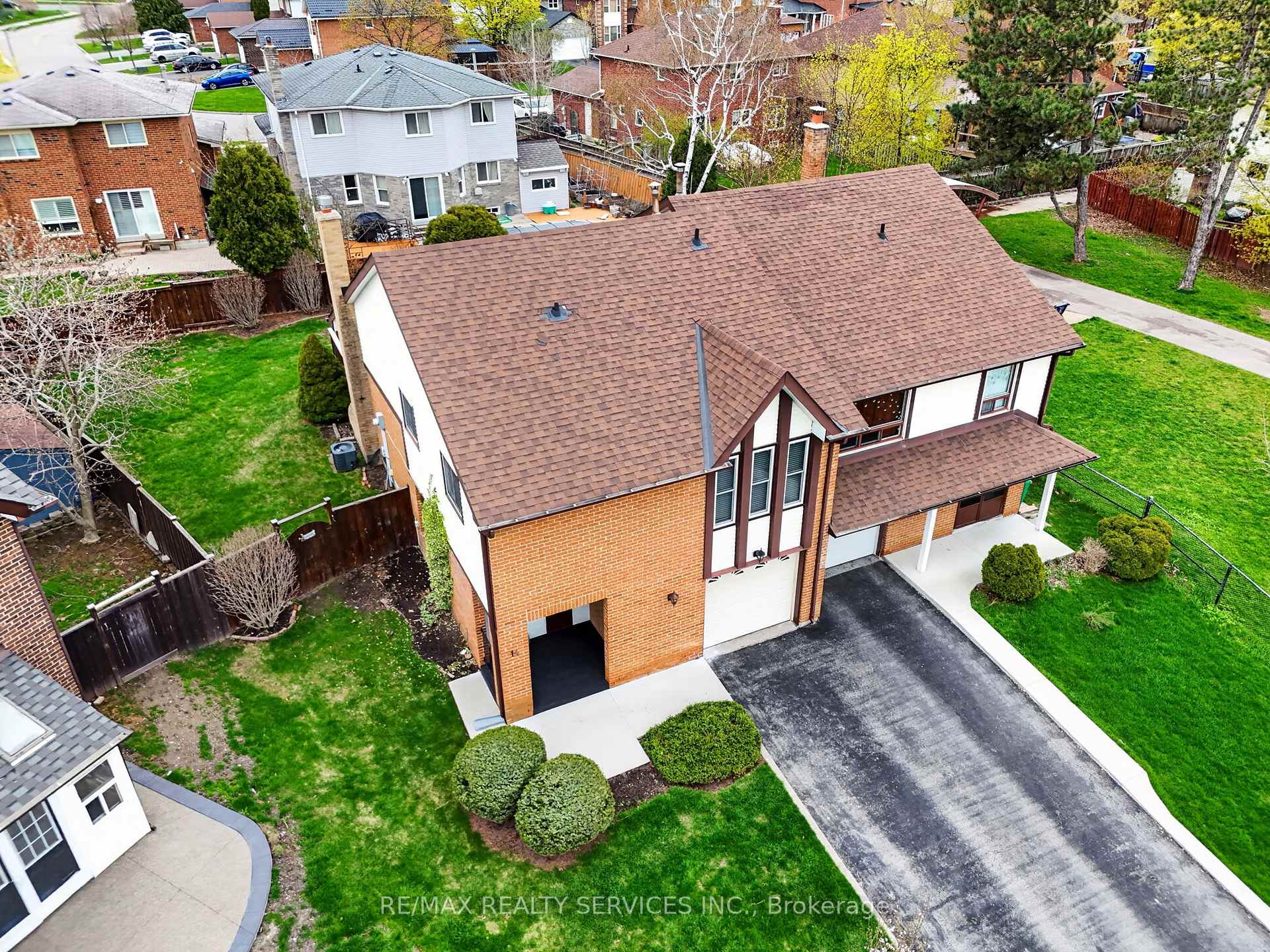 Photo 44 of 14 Brighton Place, Brampton, Heart Lake West — HOMEH