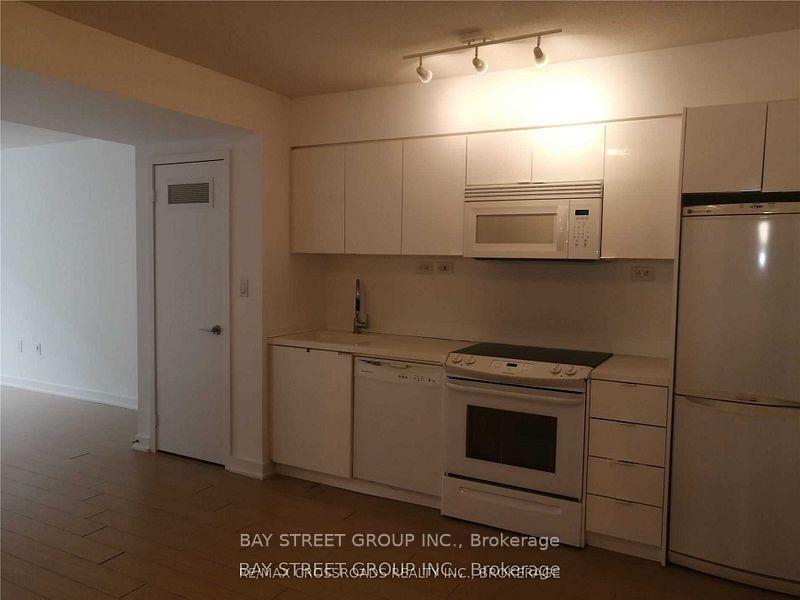 Photo 9 of Unit 633, 15 Iceboat Terrace, Toronto, Waterfront Communities — HOMEH