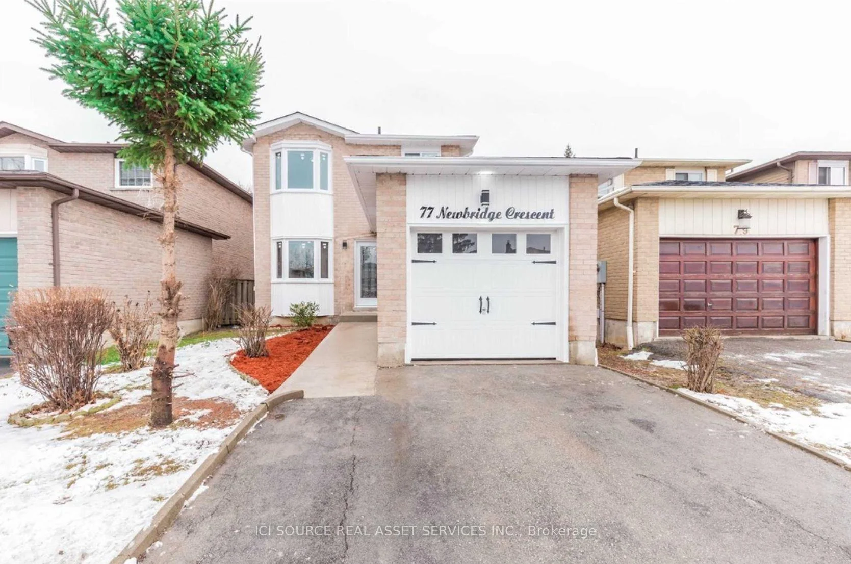 Photo 3 of 77 Newbridge Crescent, Brampton, Westgate — HOMEH